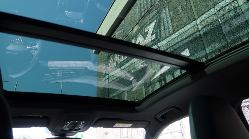 AUDI e-tron 55 Sportback S Line quattro-image-6