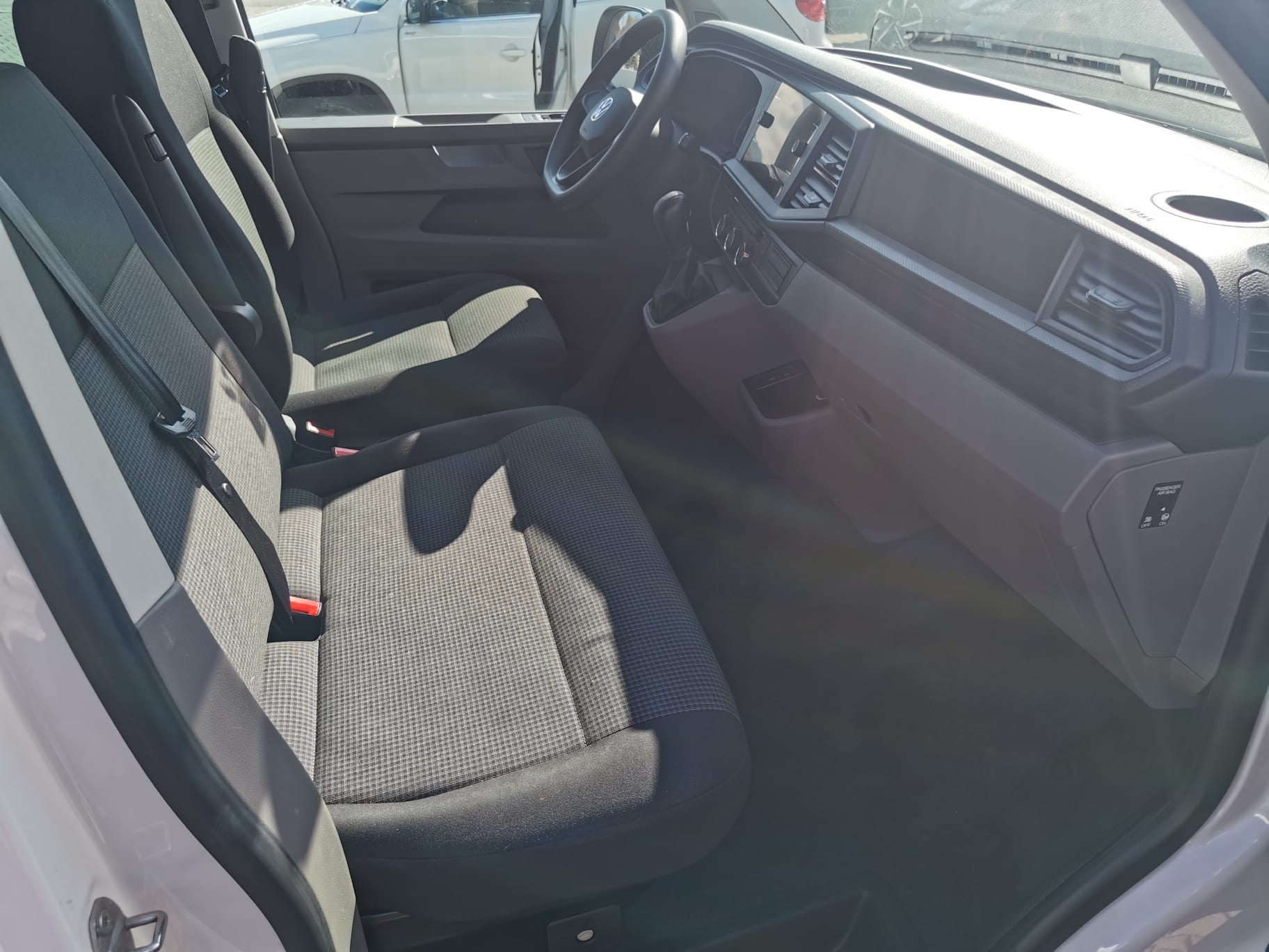 VW T6.1 Kombi 3000 2.0 TDI 150 DSG-image-8