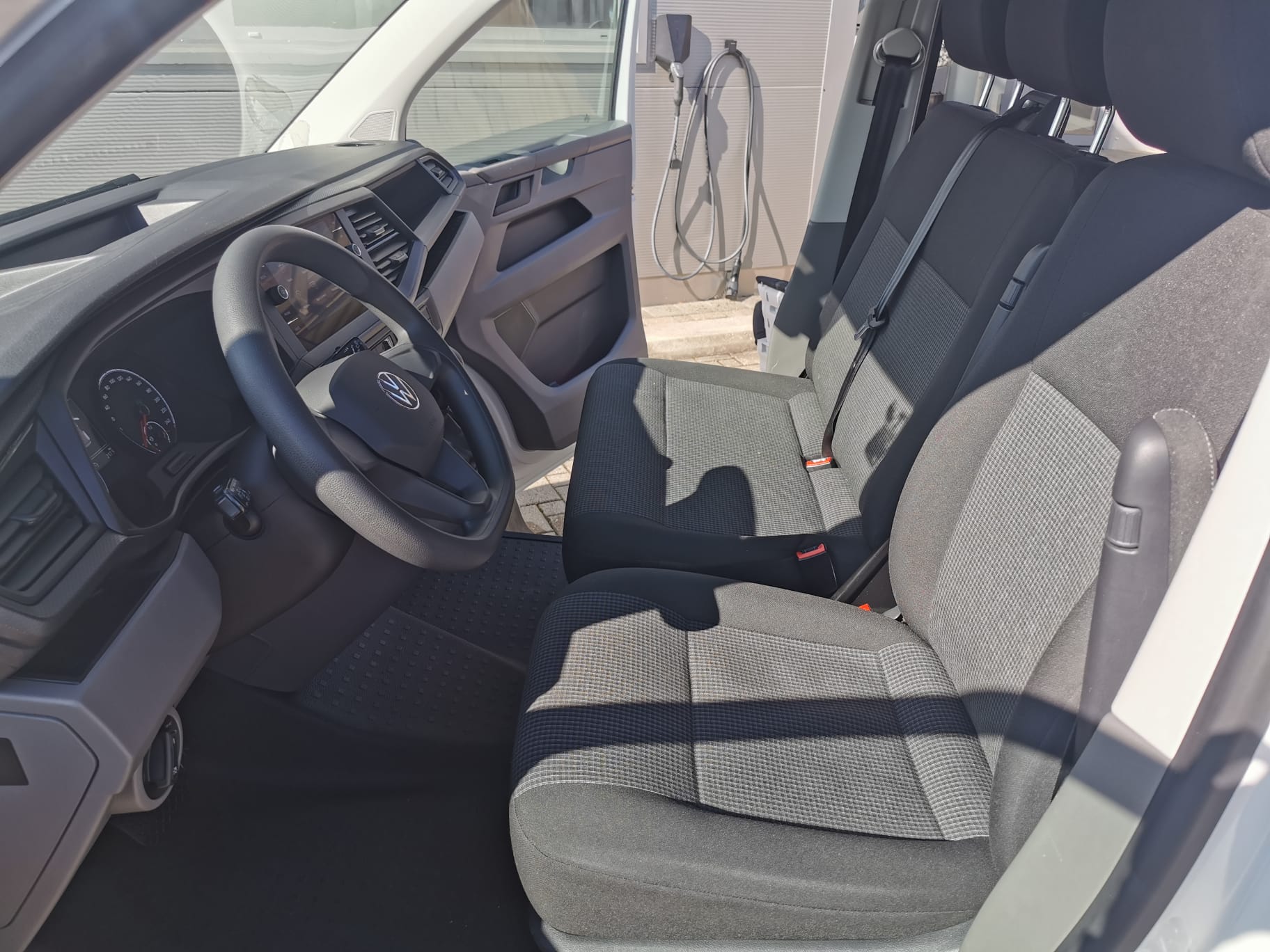 VW T6.1 Kombi 3000 2.0 TDI 150 DSG-image-5