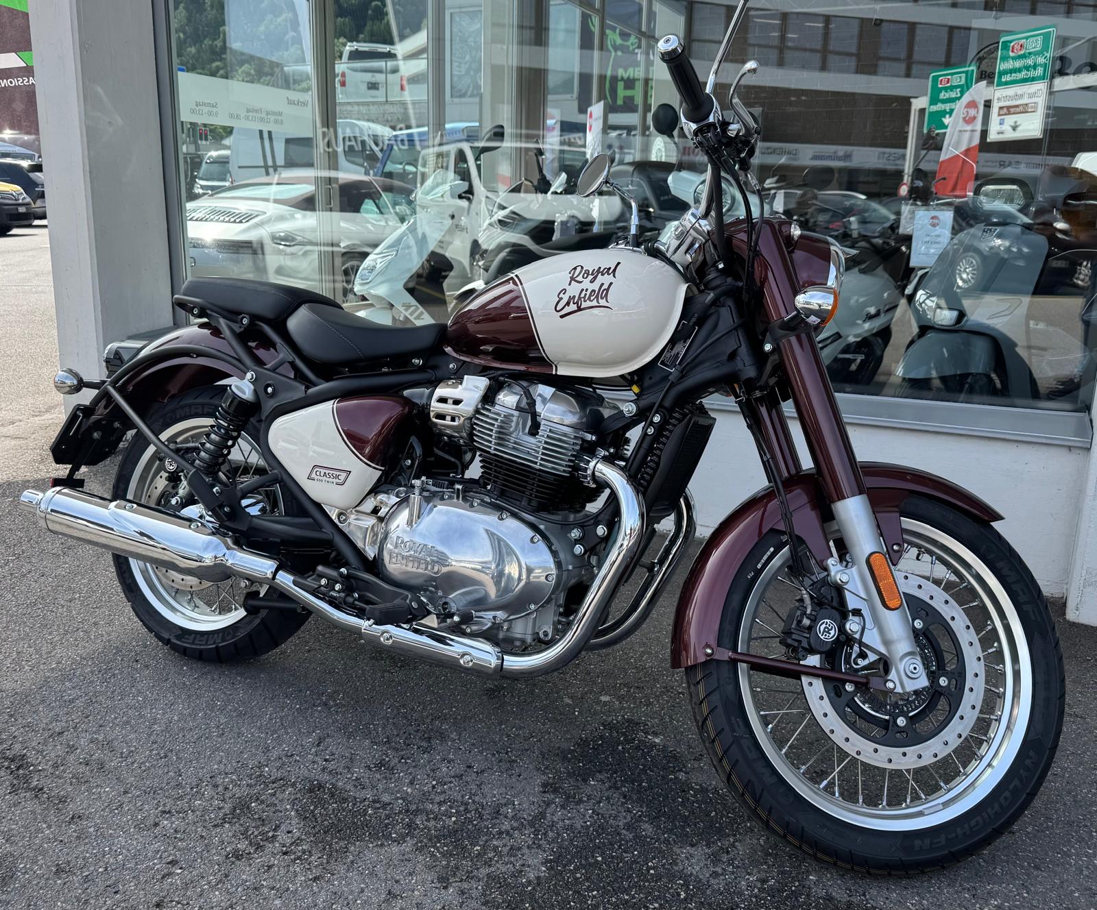 ROYAL ENFIELD Classic 650 Vallam Red-showroom-element-1