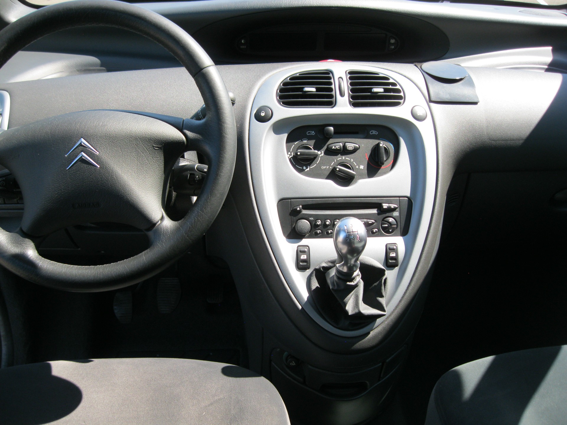 CITROEN Xsara Picasso 1.6i 16V Exclusive-image-7