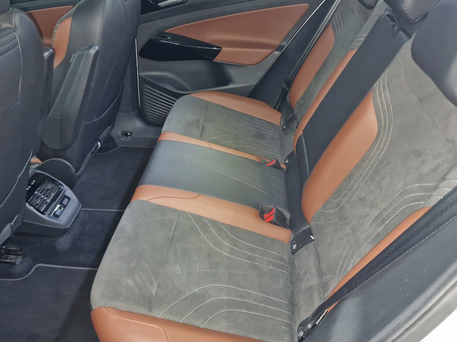 VW ID.4 Pro Performance 77 kWh Family-image-10