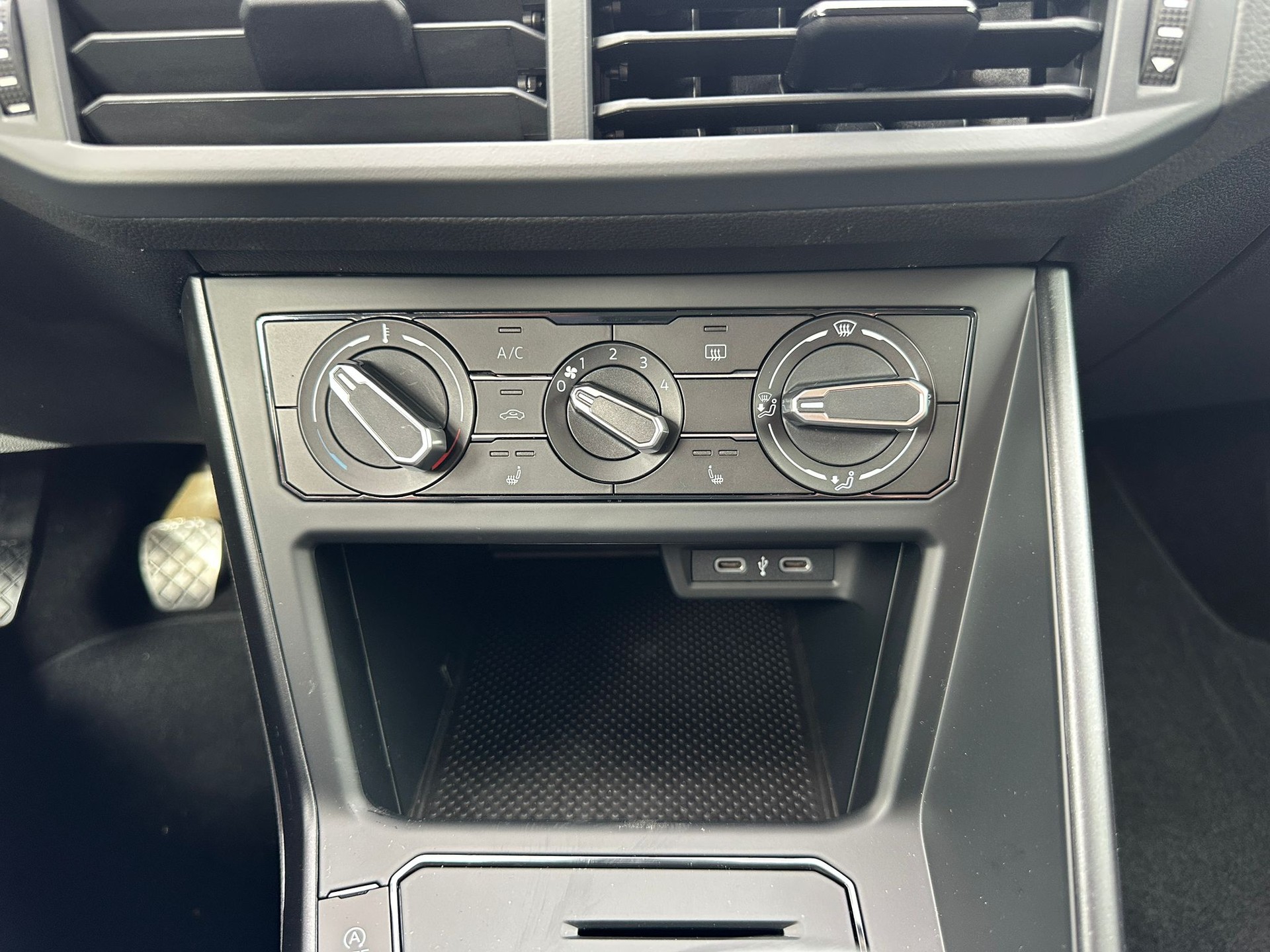 VW Polo 1.0 TSI Basis-image-17