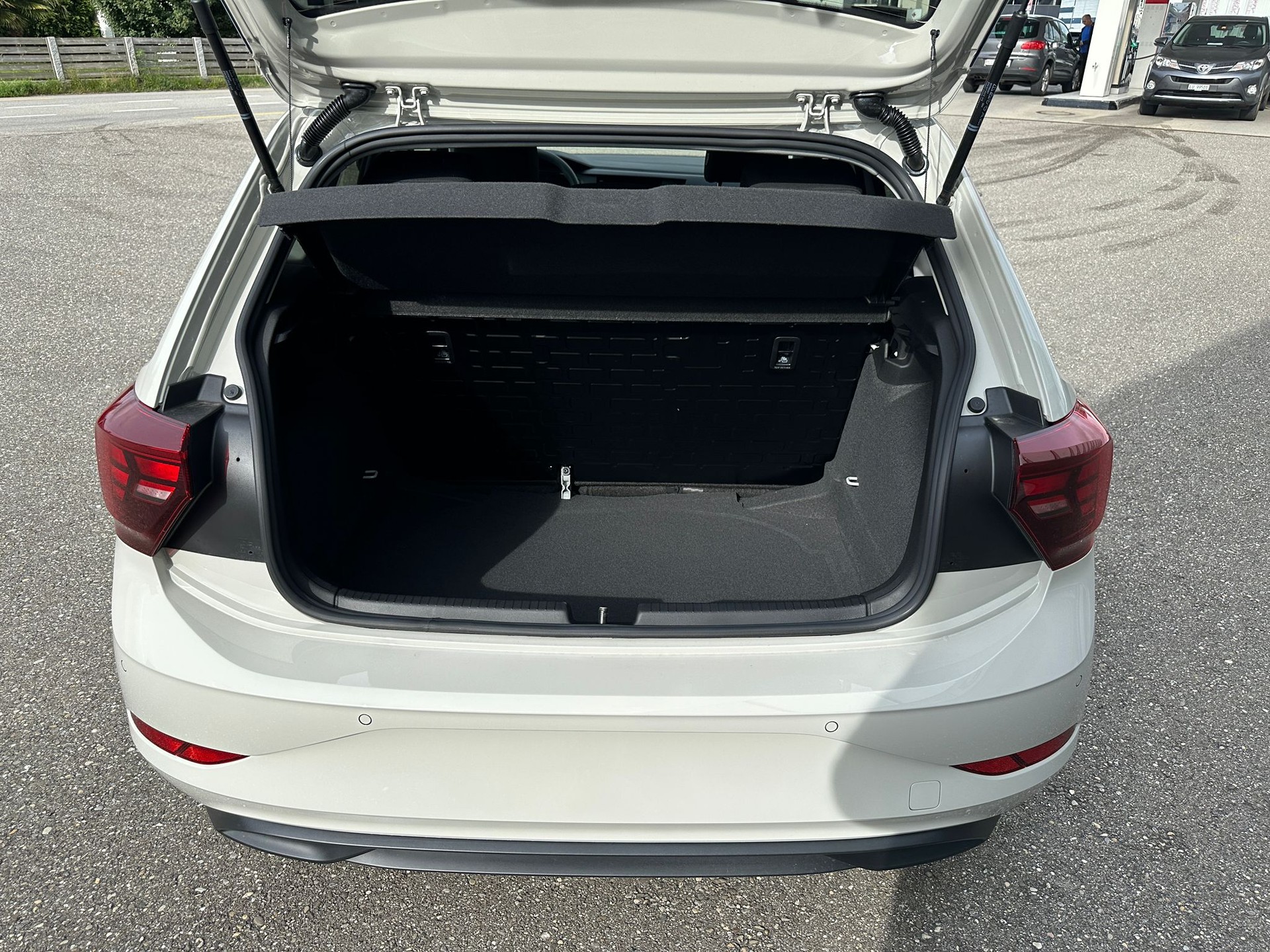 VW Polo 1.0 TSI Basis-image-22