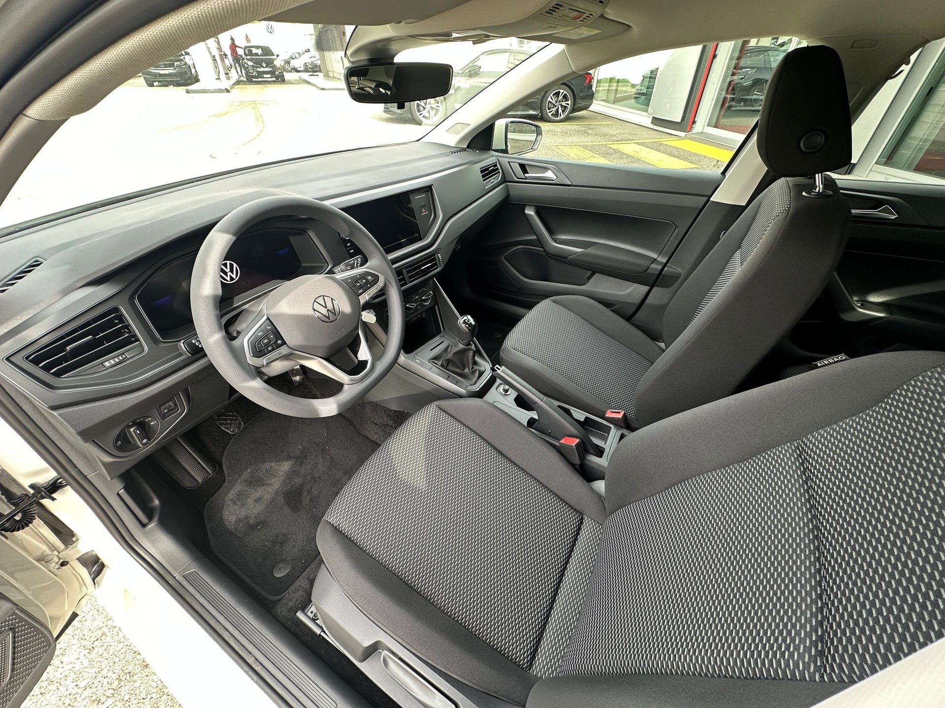 VW Polo 1.0 TSI Basis-image-10