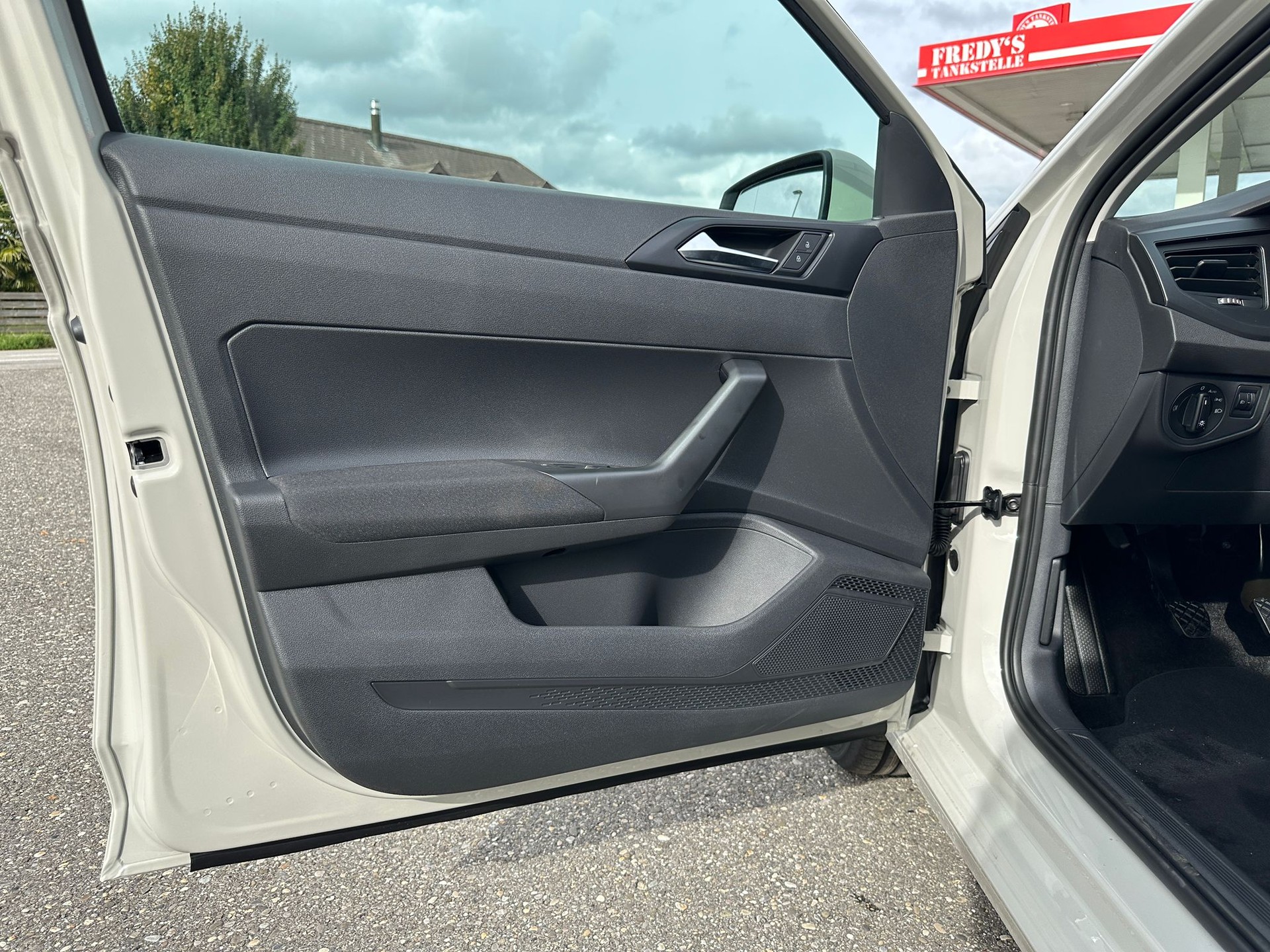 VW Polo 1.0 TSI Basis-image-11