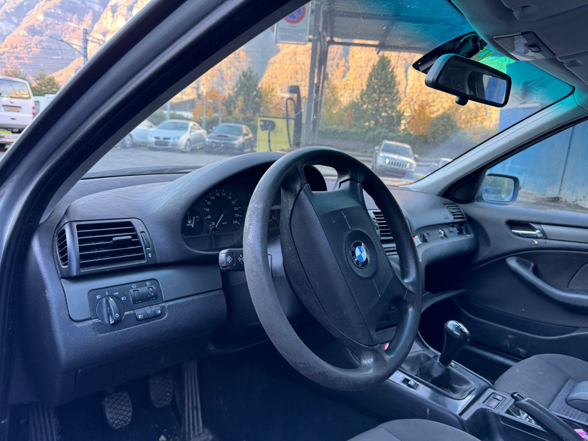 BMW 320d Touring-image-13