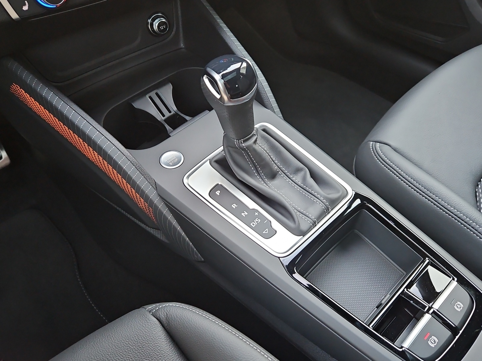 AUDI Q2 35 TFSI S line S-tronic-image-8
