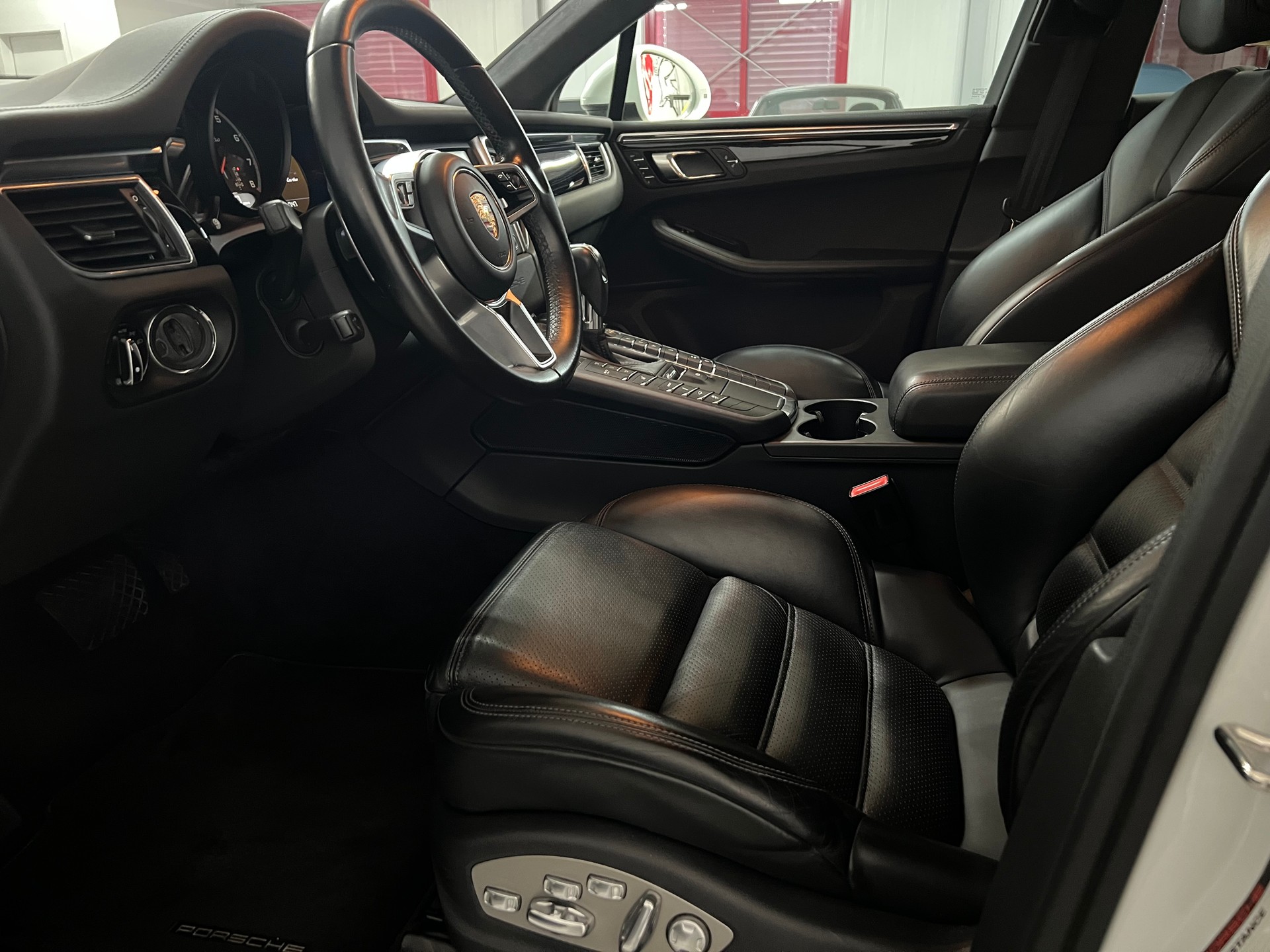 PORSCHE Macan Turbo PDK-image-7