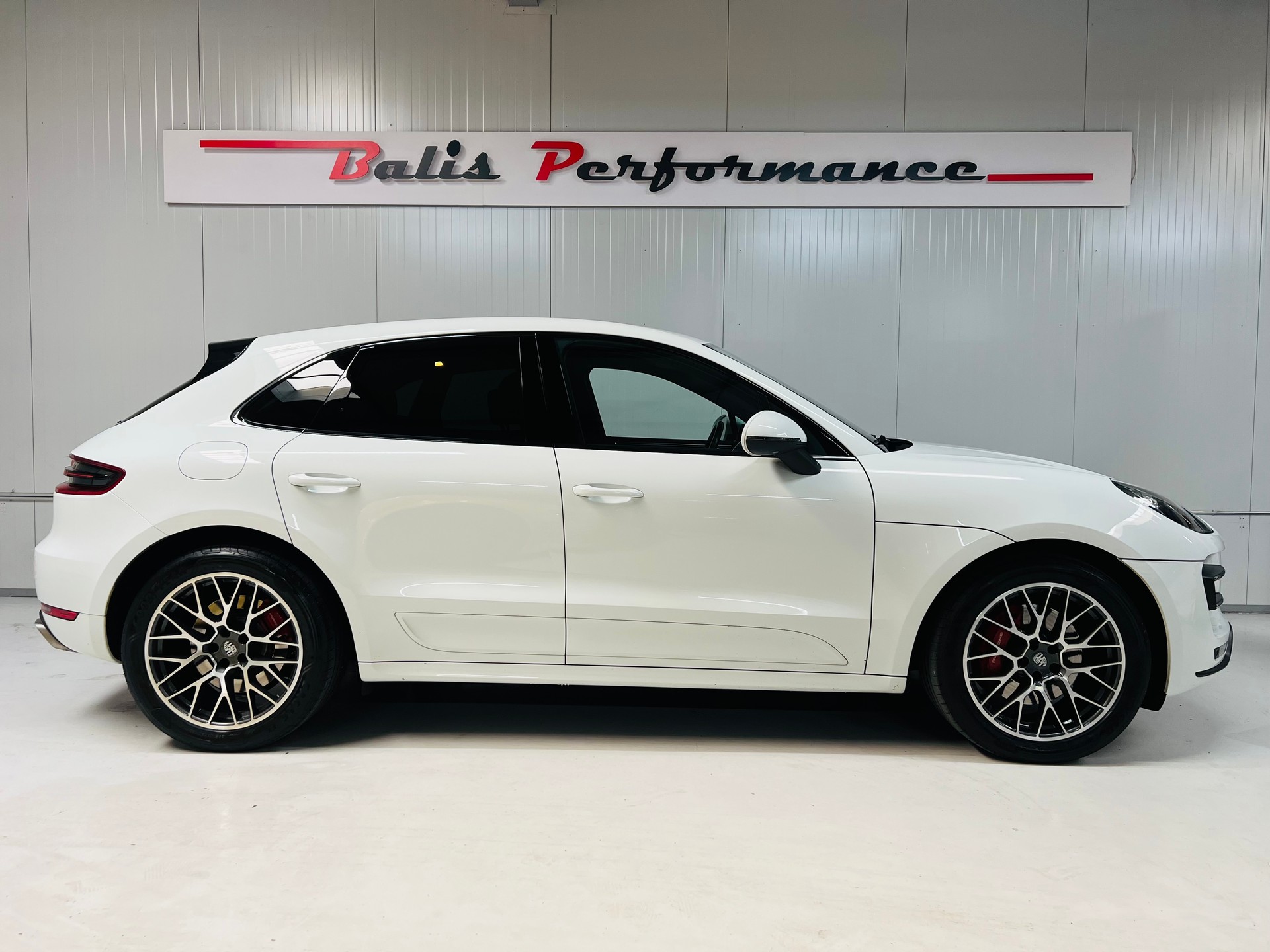 PORSCHE Macan Turbo PDK-image-1