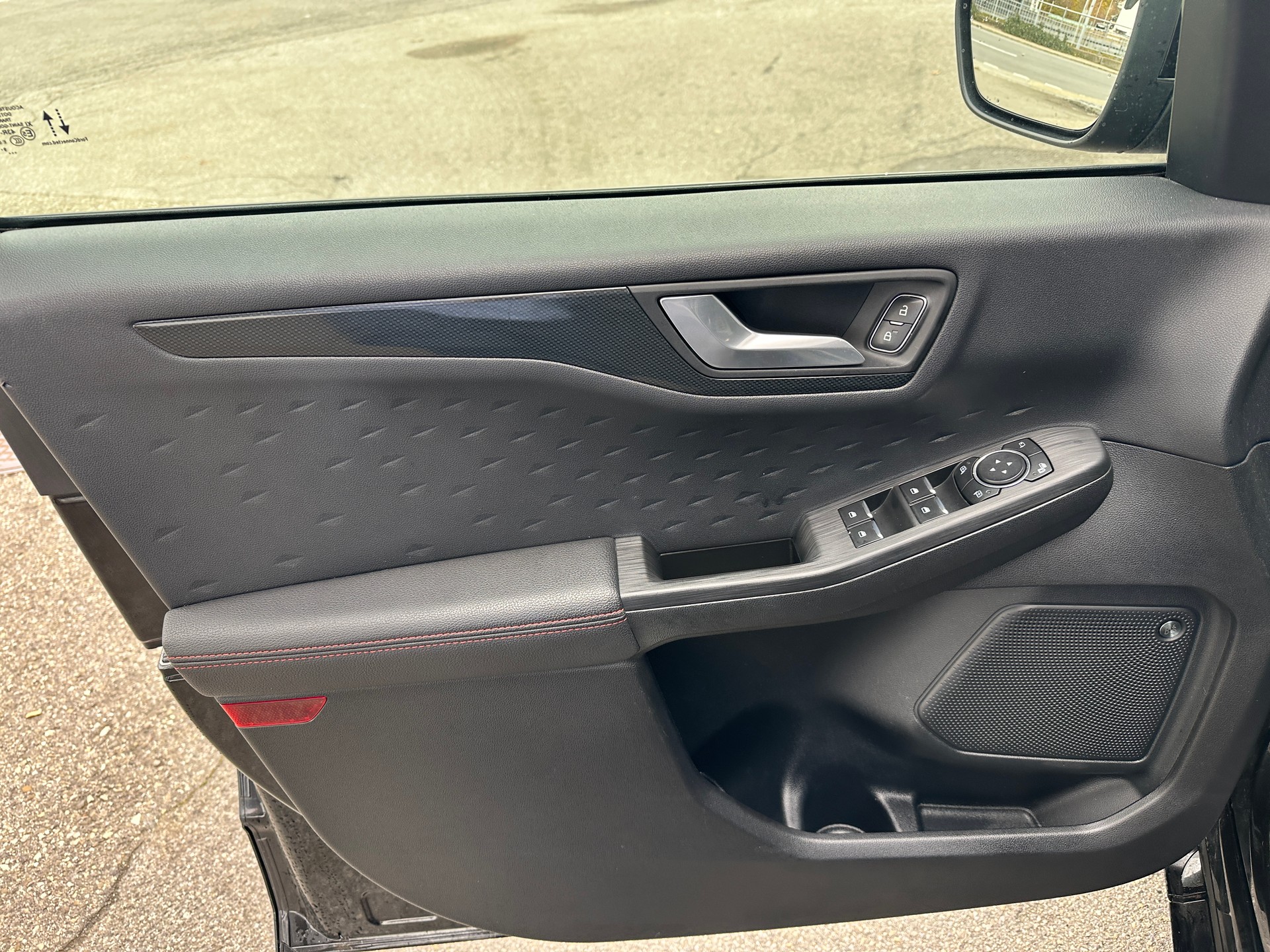 FORD Kuga 2.0 TDCi EcoBlue ST-Line X 4WD-image-17