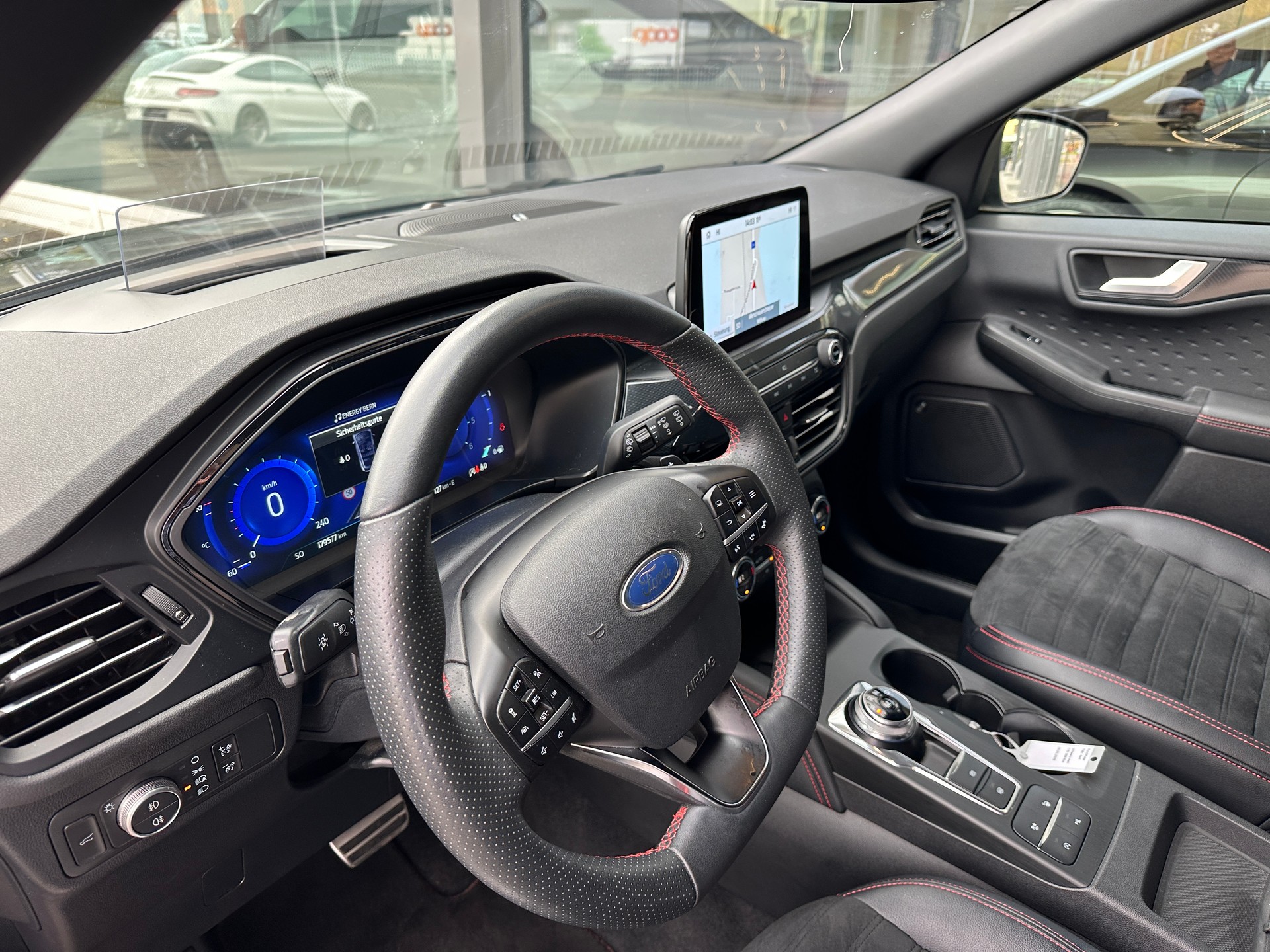 FORD Kuga 2.0 TDCi EcoBlue ST-Line X 4WD-image-16