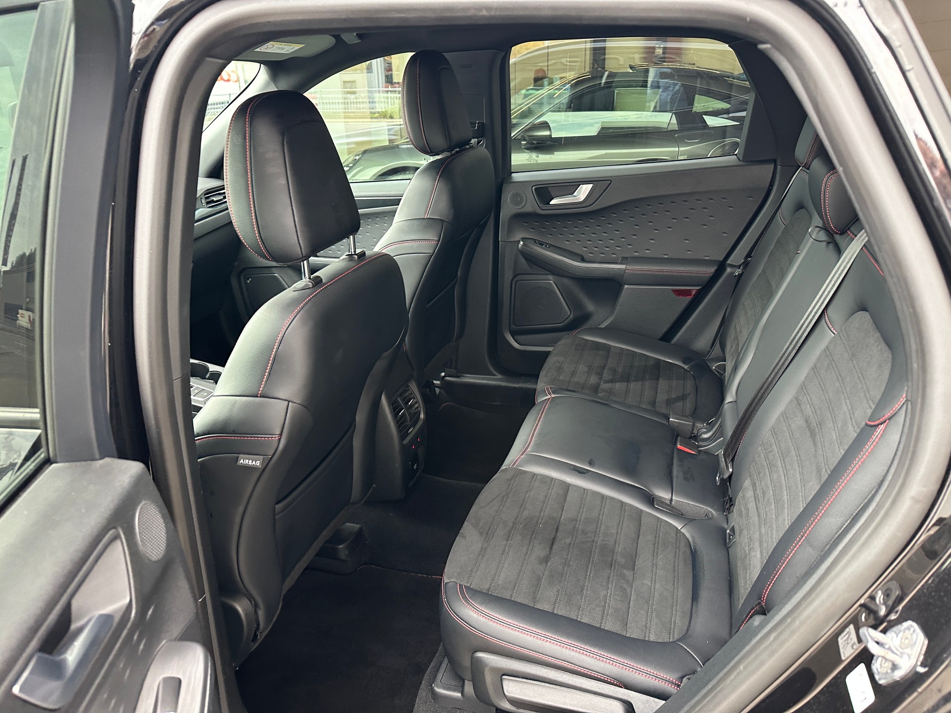 FORD Kuga 2.0 TDCi EcoBlue ST-Line X 4WD-image-11