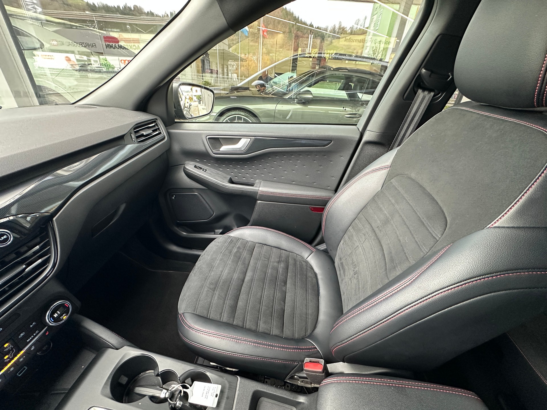 FORD Kuga 2.0 TDCi EcoBlue ST-Line X 4WD-image-21