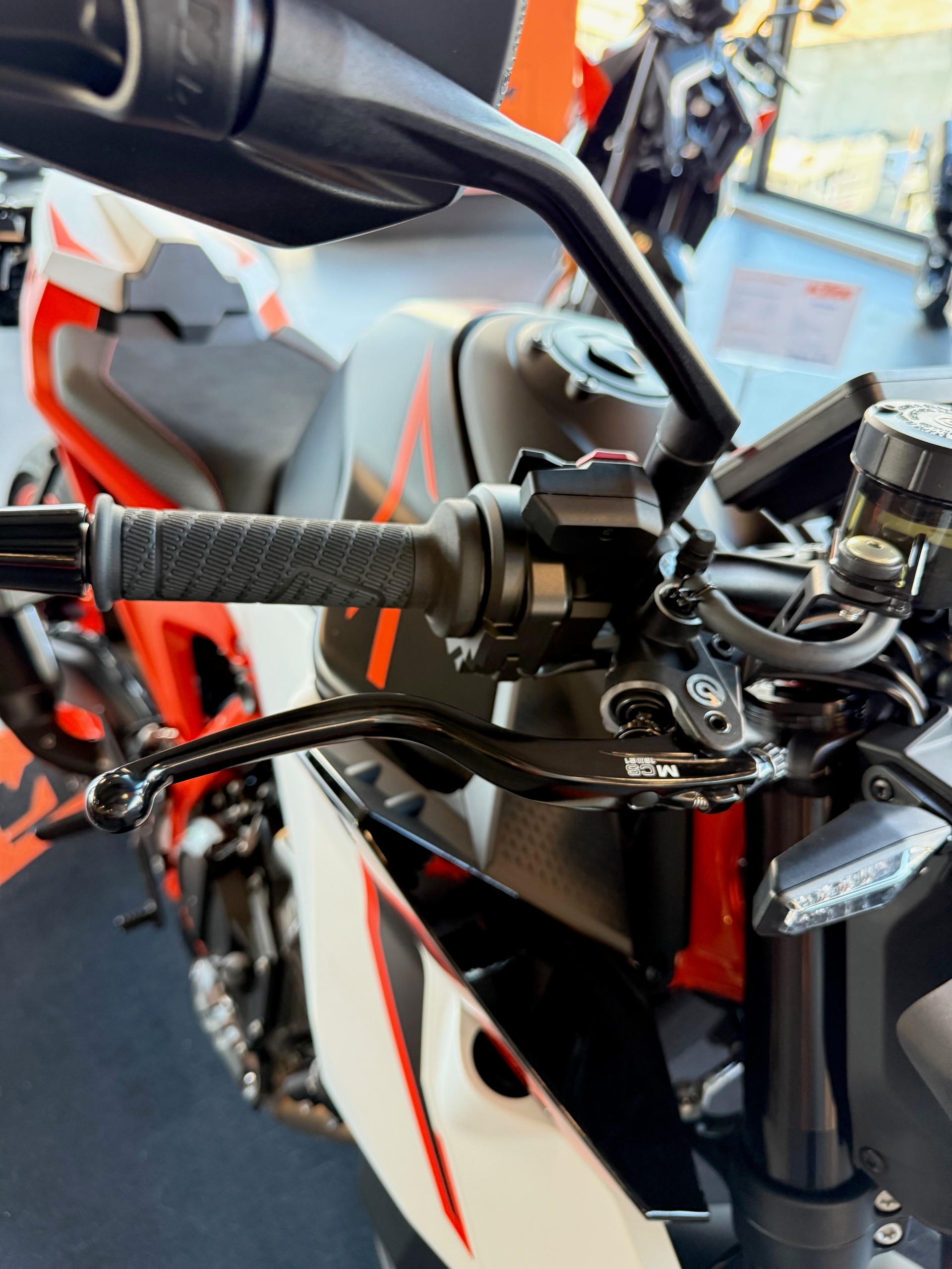 KTM 990 Duke R 2026-image-9