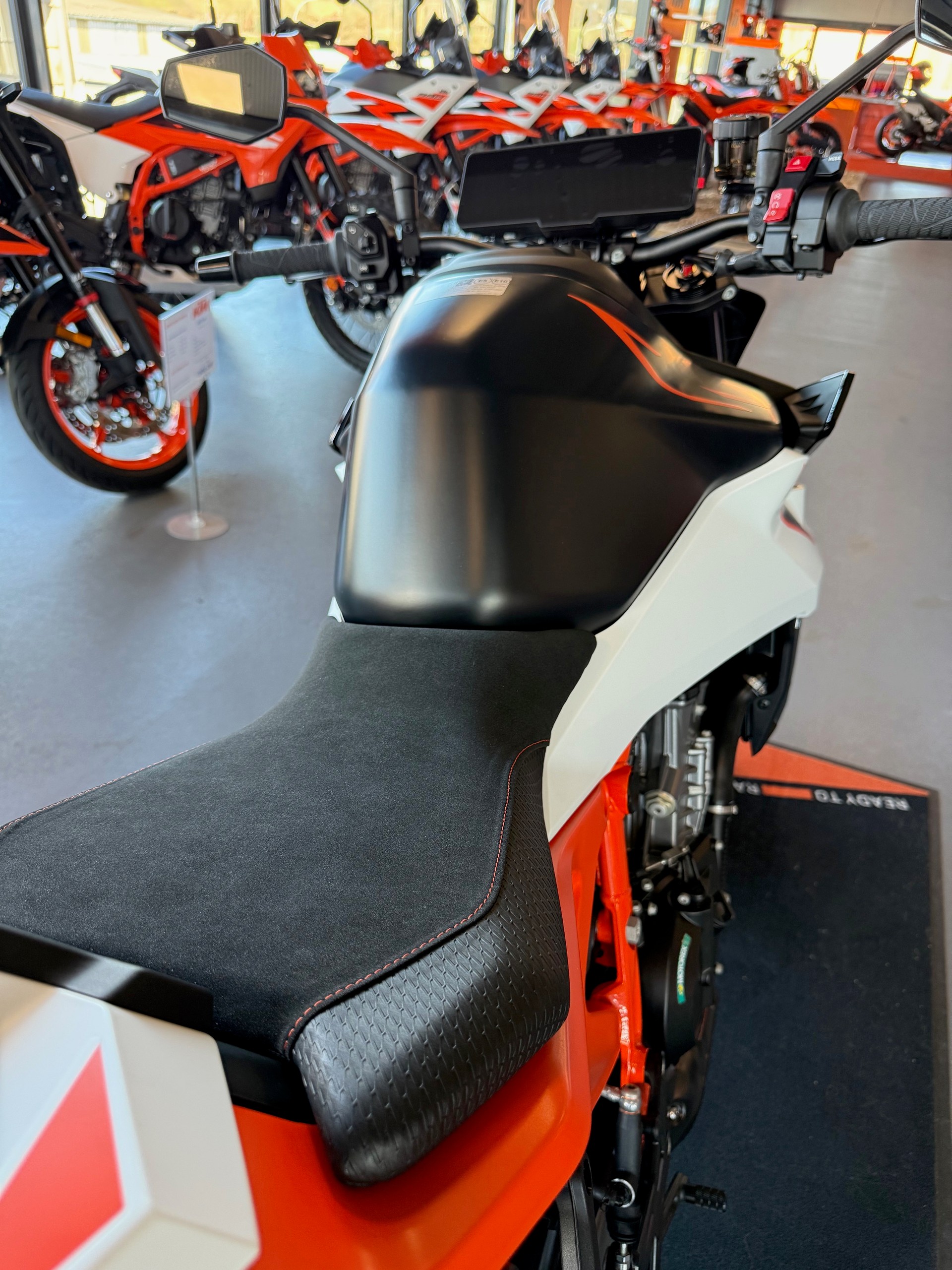 KTM 990 Duke R 2026-image-10
