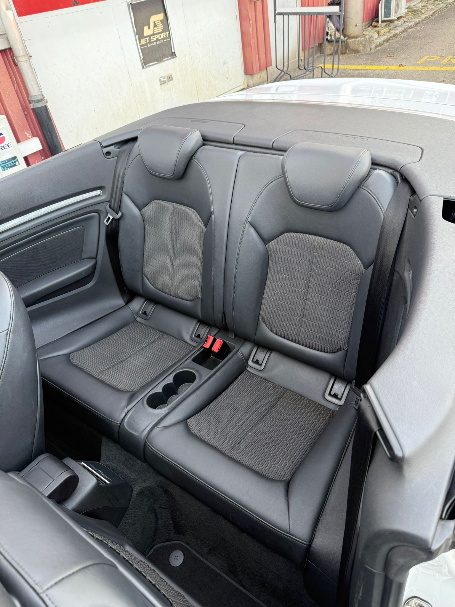 AUDI A3 Cabriolet 1.6 TDI Design-image-11
