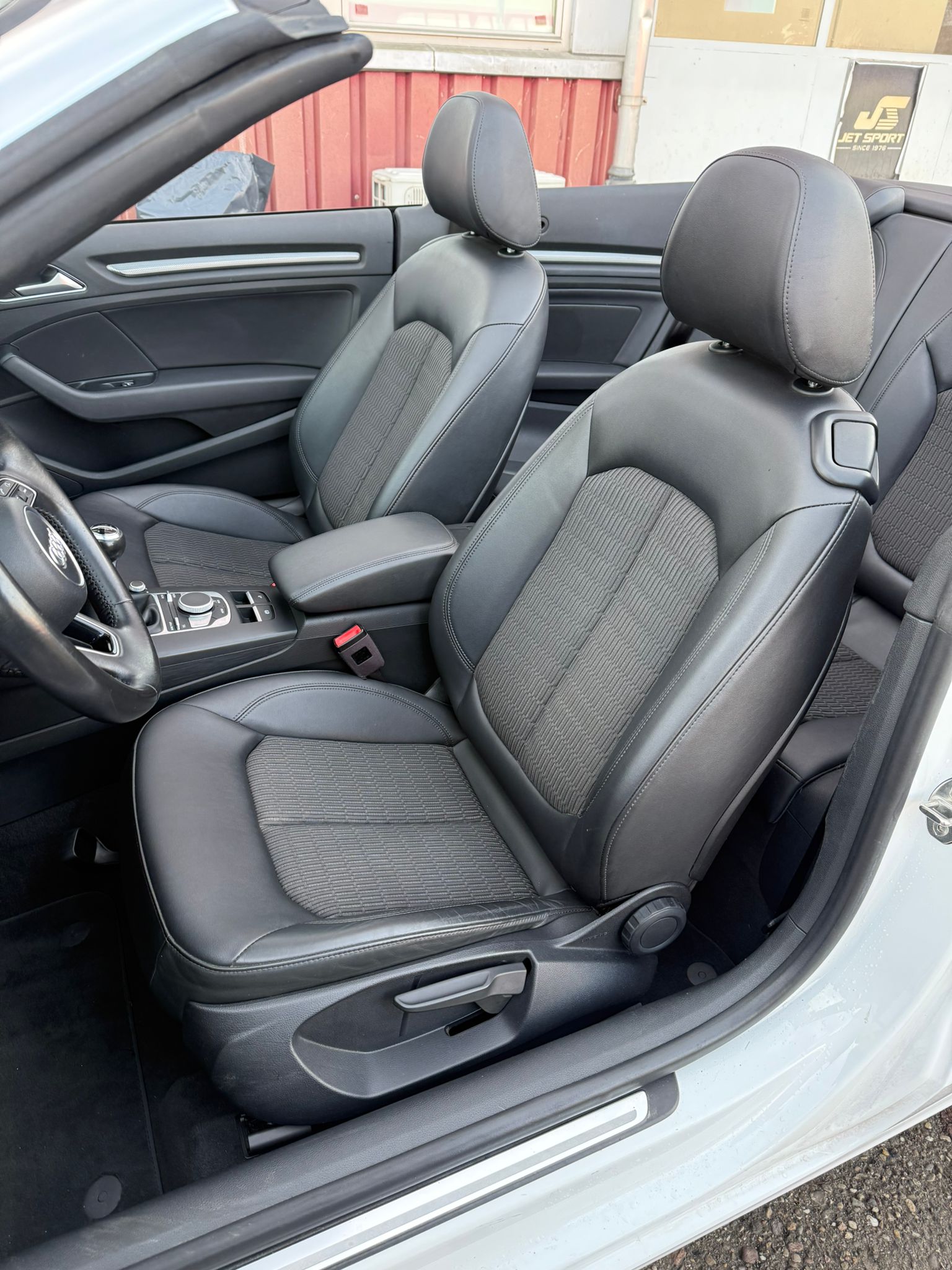 AUDI A3 Cabriolet 1.6 TDI Design-image-13