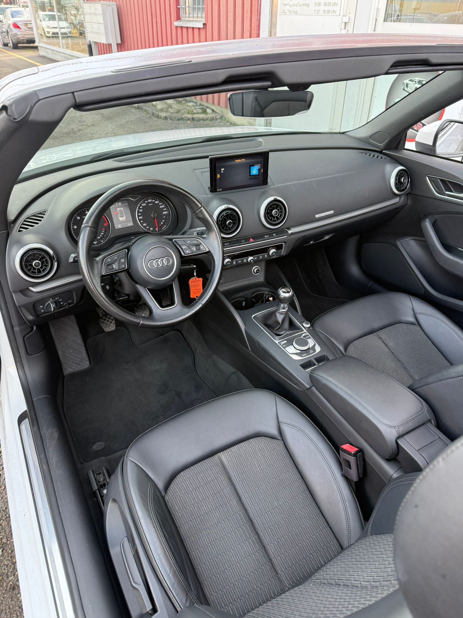 AUDI A3 Cabriolet 1.6 TDI Design-image-10
