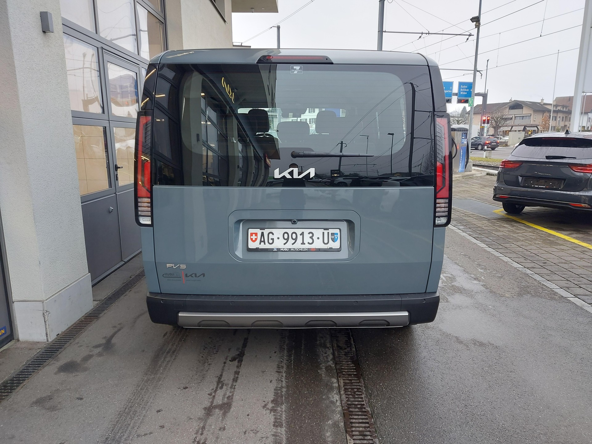 KIA PV5 Passenger 71.2 kWh Elite-image-9