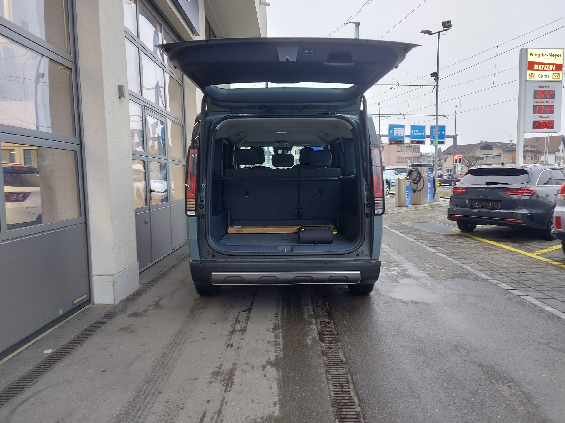 KIA PV5 Passenger 71.2 kWh Elite-image-11