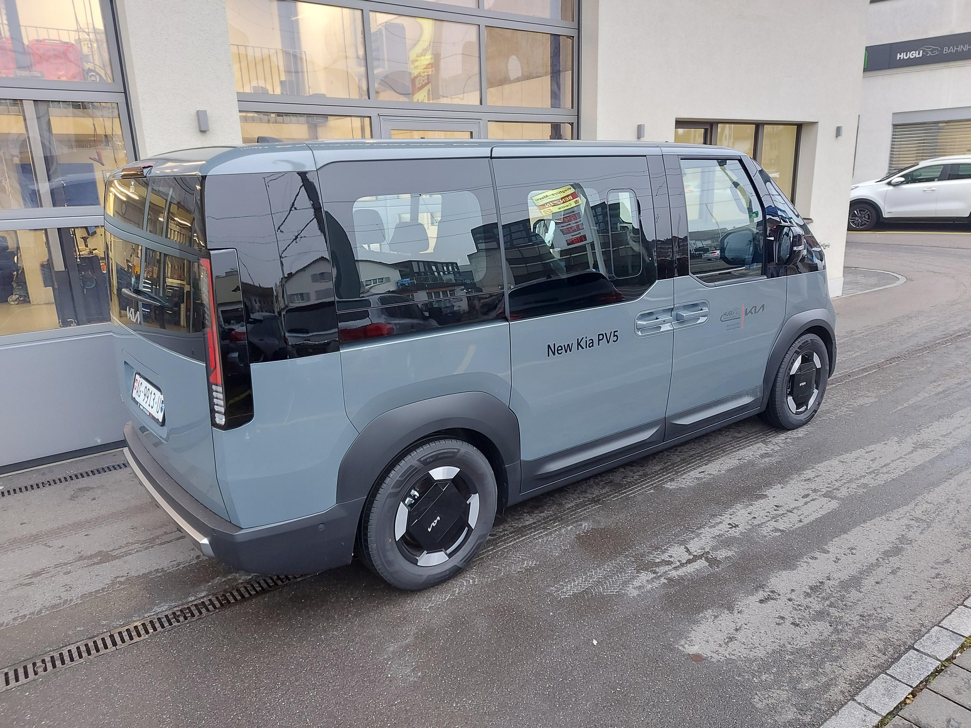 KIA PV5 Passenger 71.2 kWh Elite-image-8
