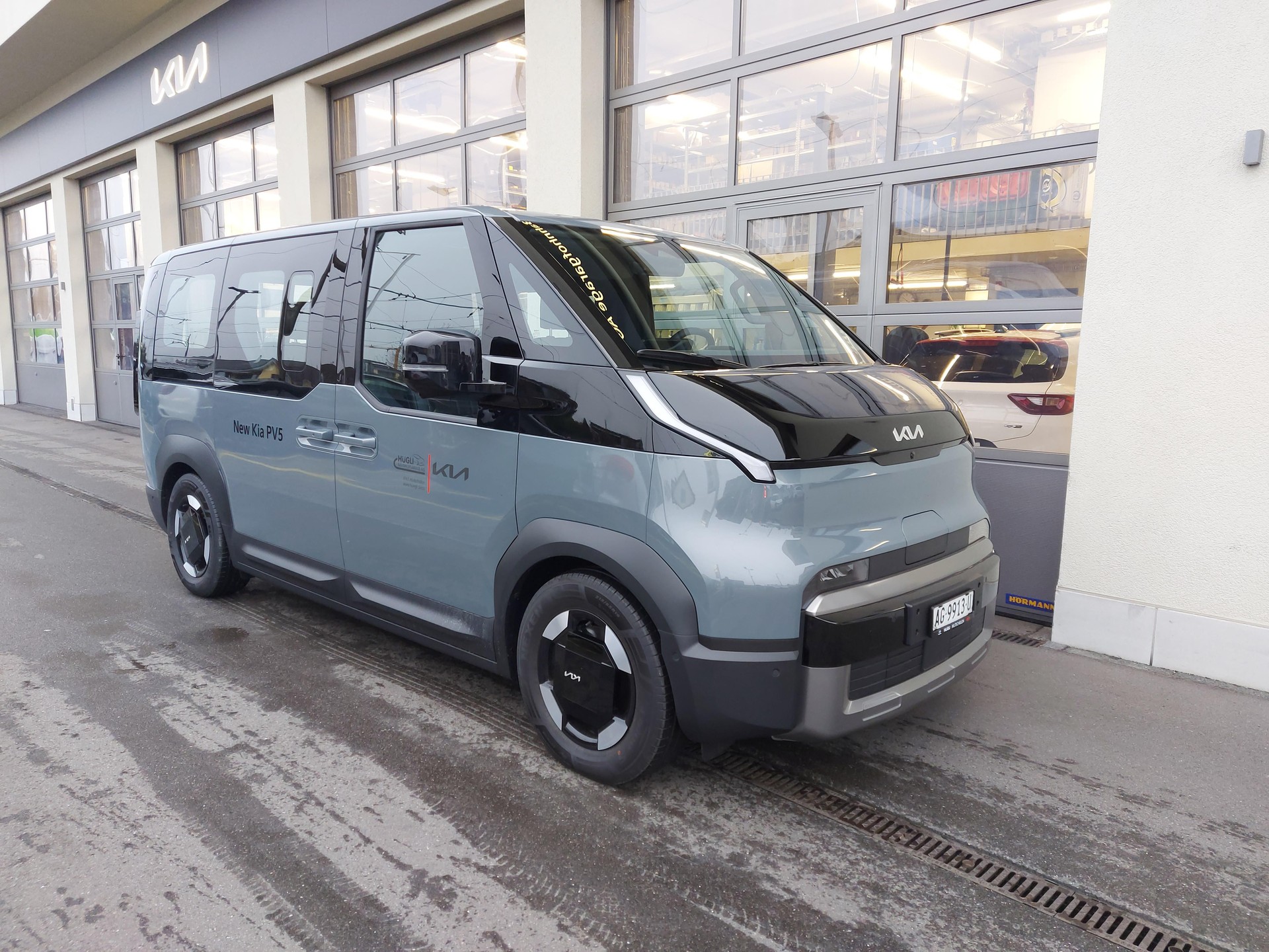 KIA PV5 Passenger 71.2 kWh Elite-image-5