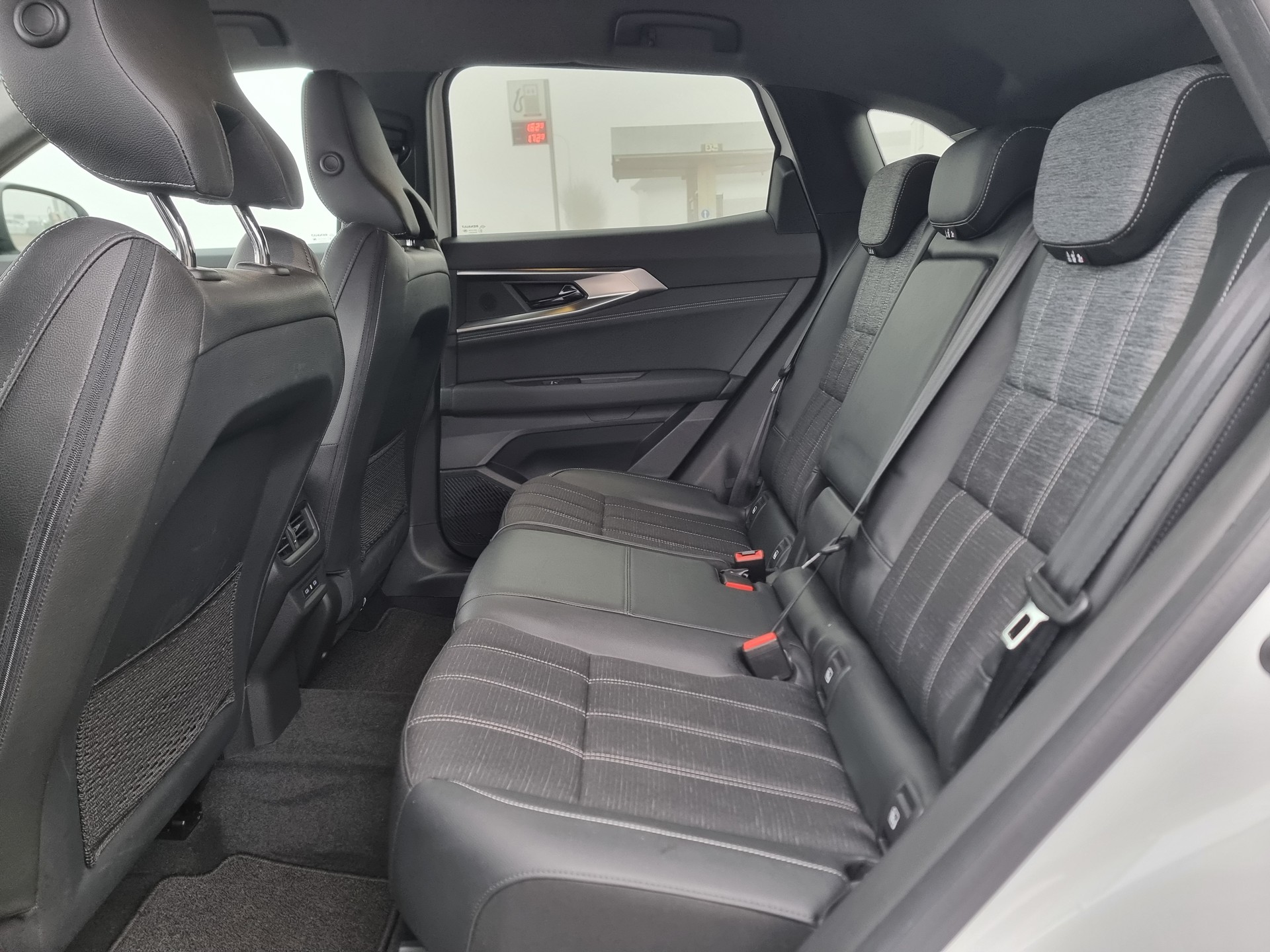 RENAULT Austral 1.3 MHEV 160 Techno A-image-4
