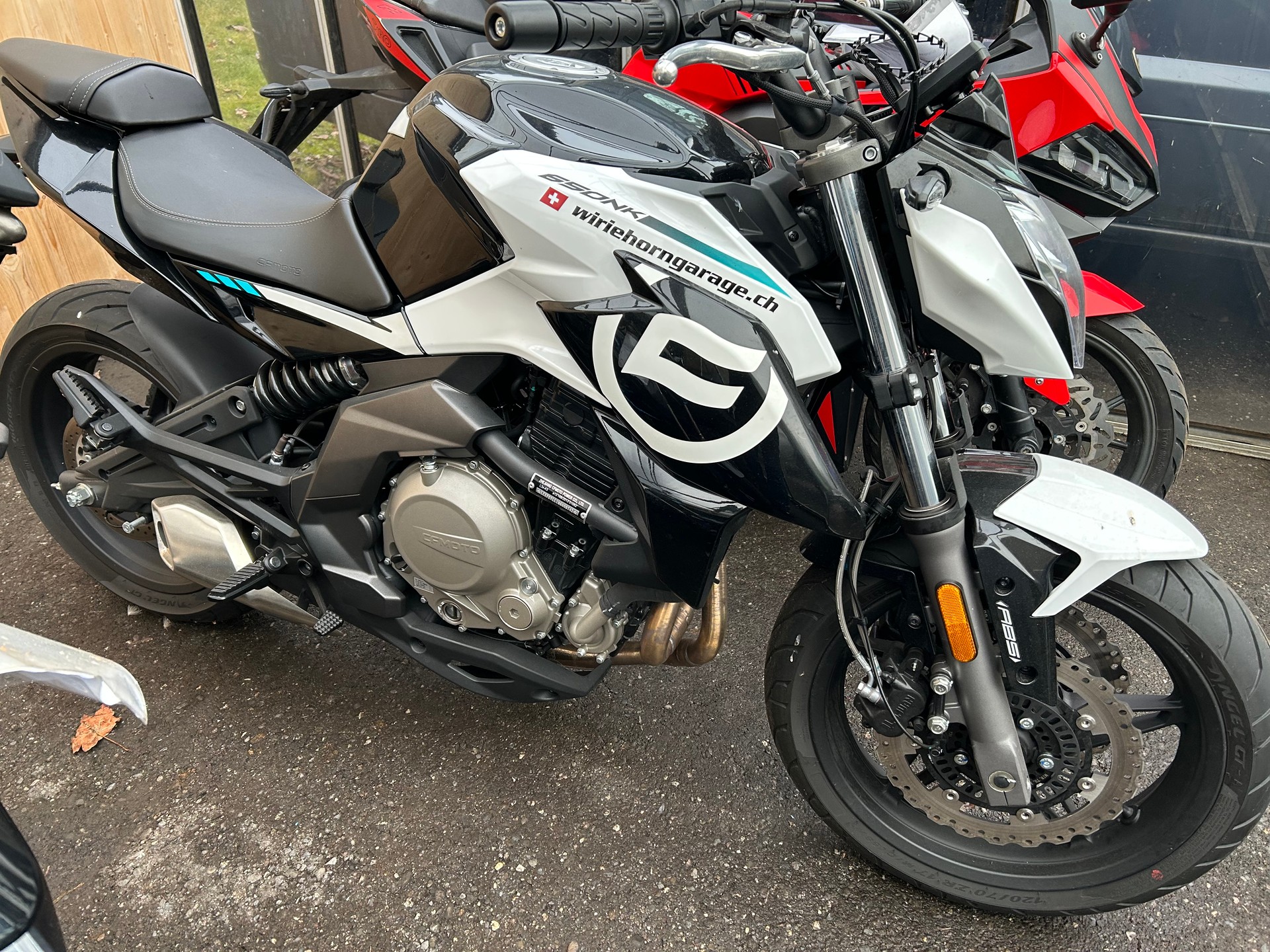 CF MOTO 650NK ABS