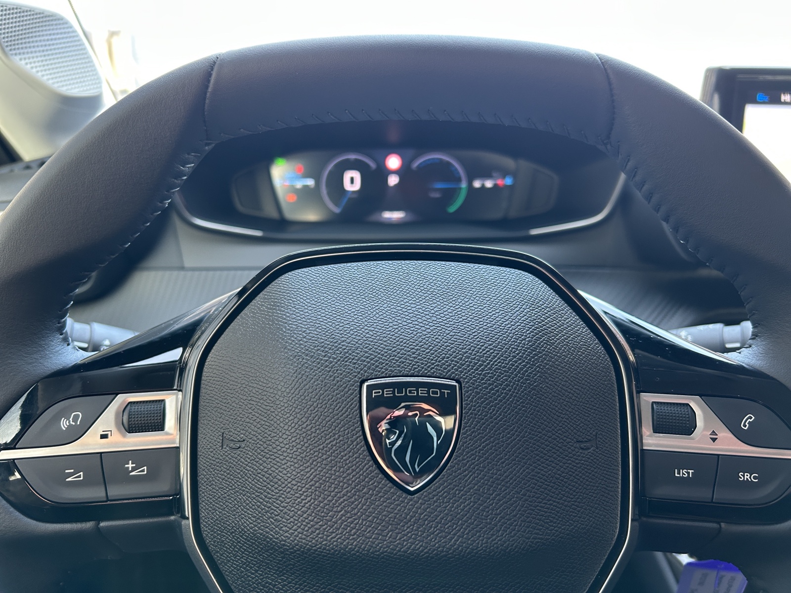 PEUGEOT 208 1.2 MHEV 110 Allure - NAVI - Rückfahrkamera-image-8