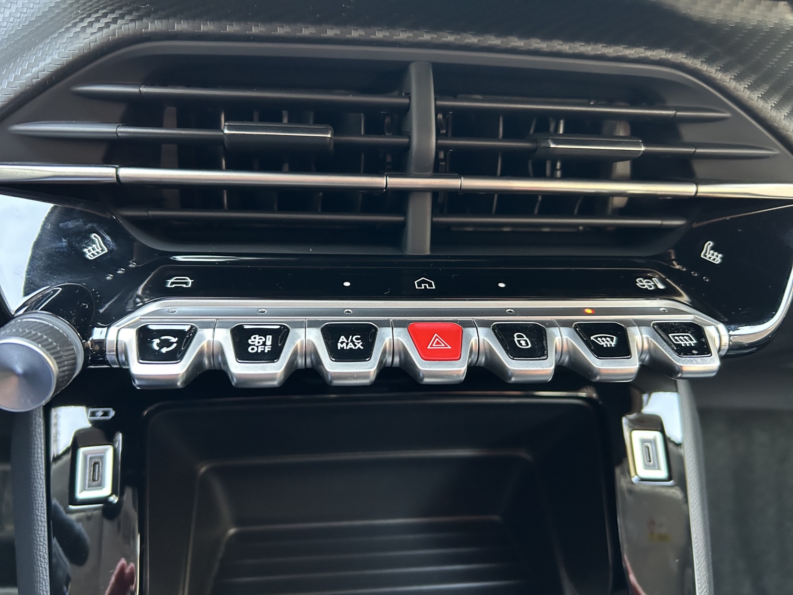 PEUGEOT 208 1.2 MHEV 110 Allure - NAVI - Rückfahrkamera-image-10