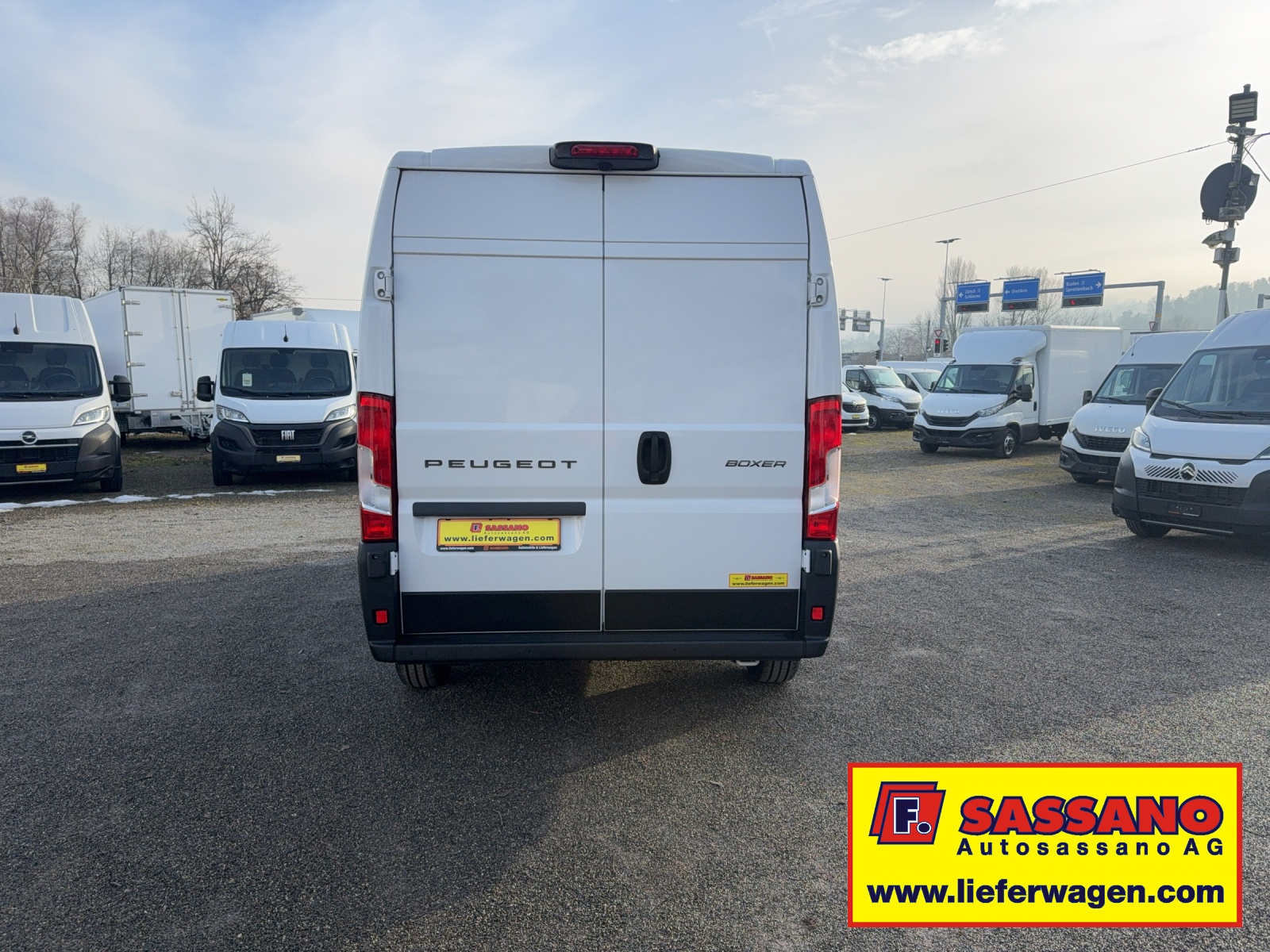 PEUGEOT Boxer 2.2 BlueHDI 140 L2H2 neues Interieur-image-5