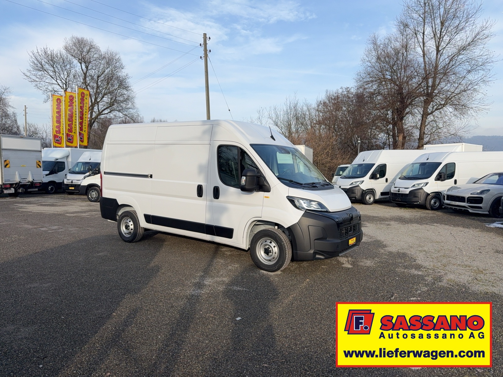 PEUGEOT Boxer 2.2 BlueHDI 140 L2H2 neues Interieur