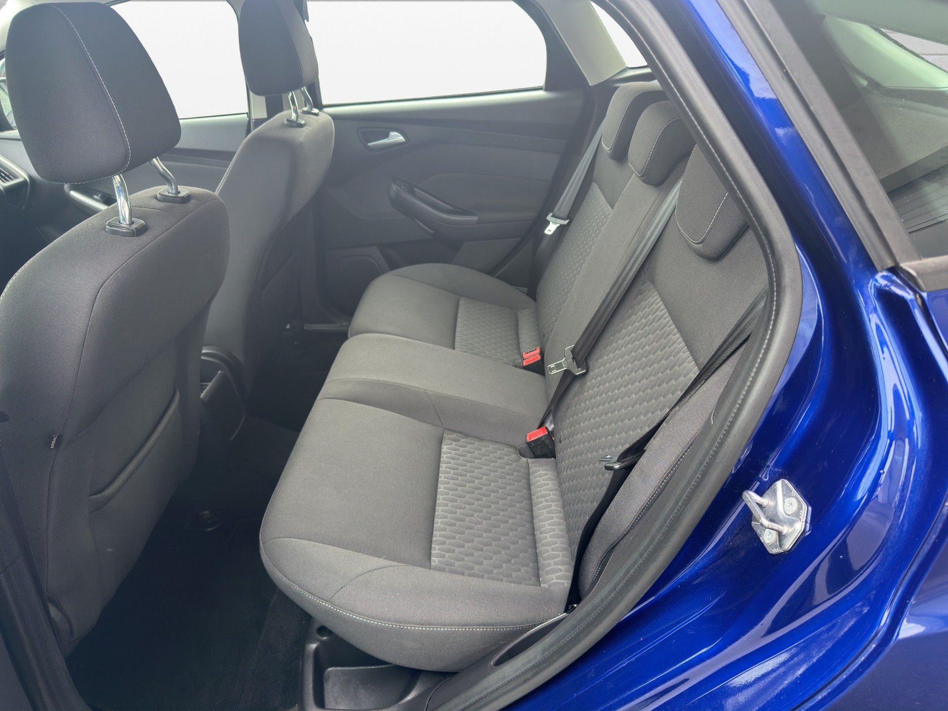 FORD Focus 1.0 SCTi Titanium-image-12