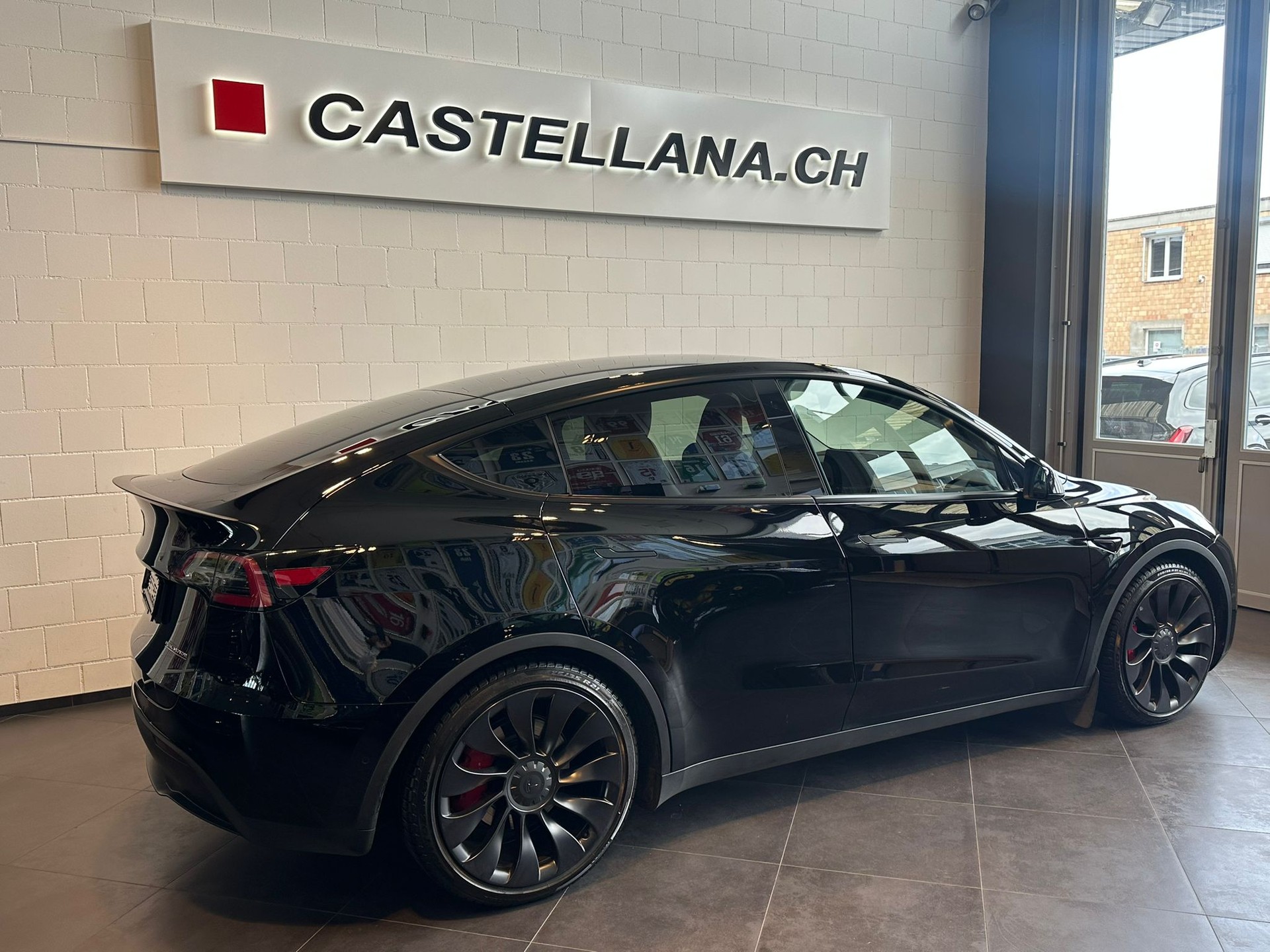 TESLA Model Y Performance-image-2