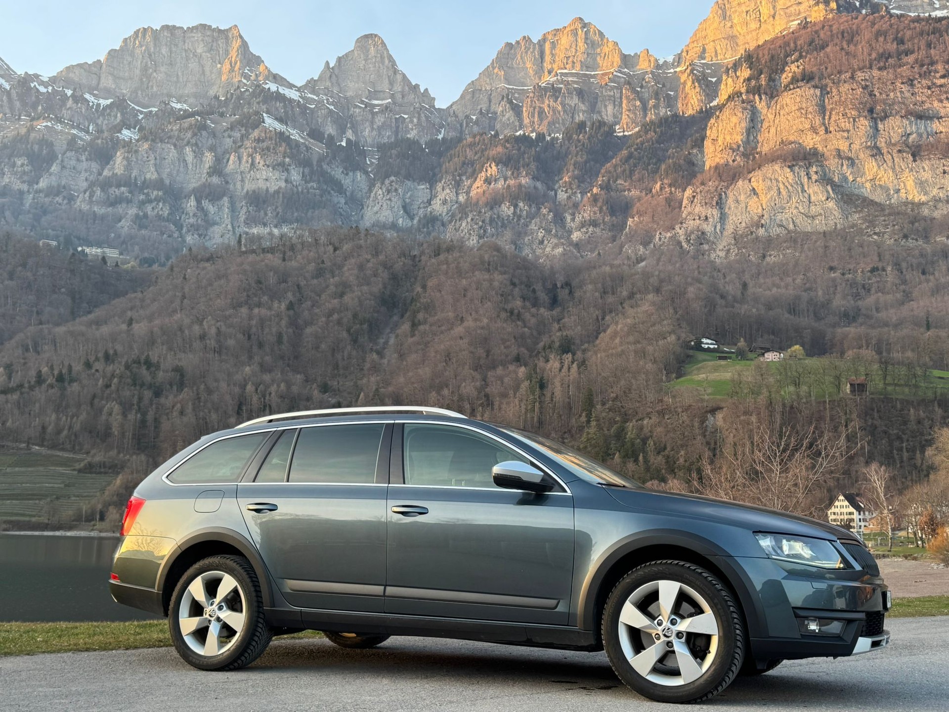 SKODA Octavia Combi 2.0 TDI Scout 4x4 DSG-image-4