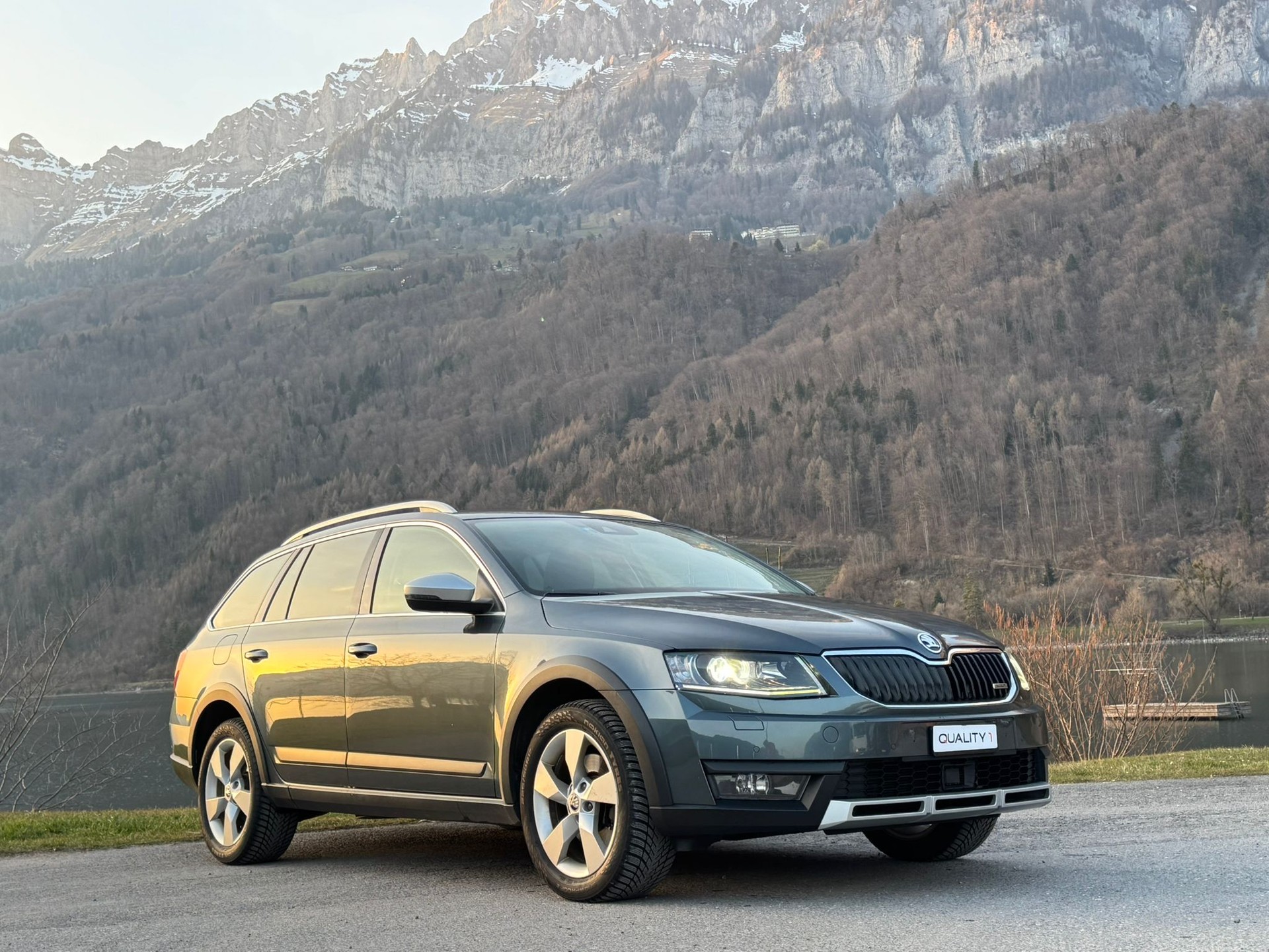 SKODA Octavia Combi 2.0 TDI Scout 4x4 DSG-image-1