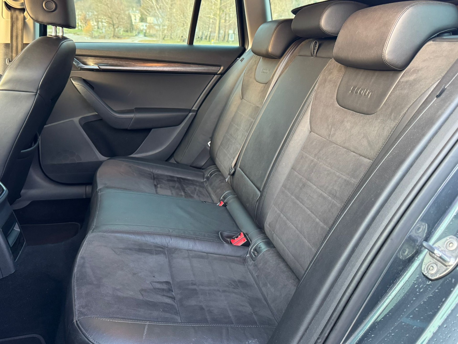 SKODA Octavia Combi 2.0 TDI Scout 4x4 DSG-image-11