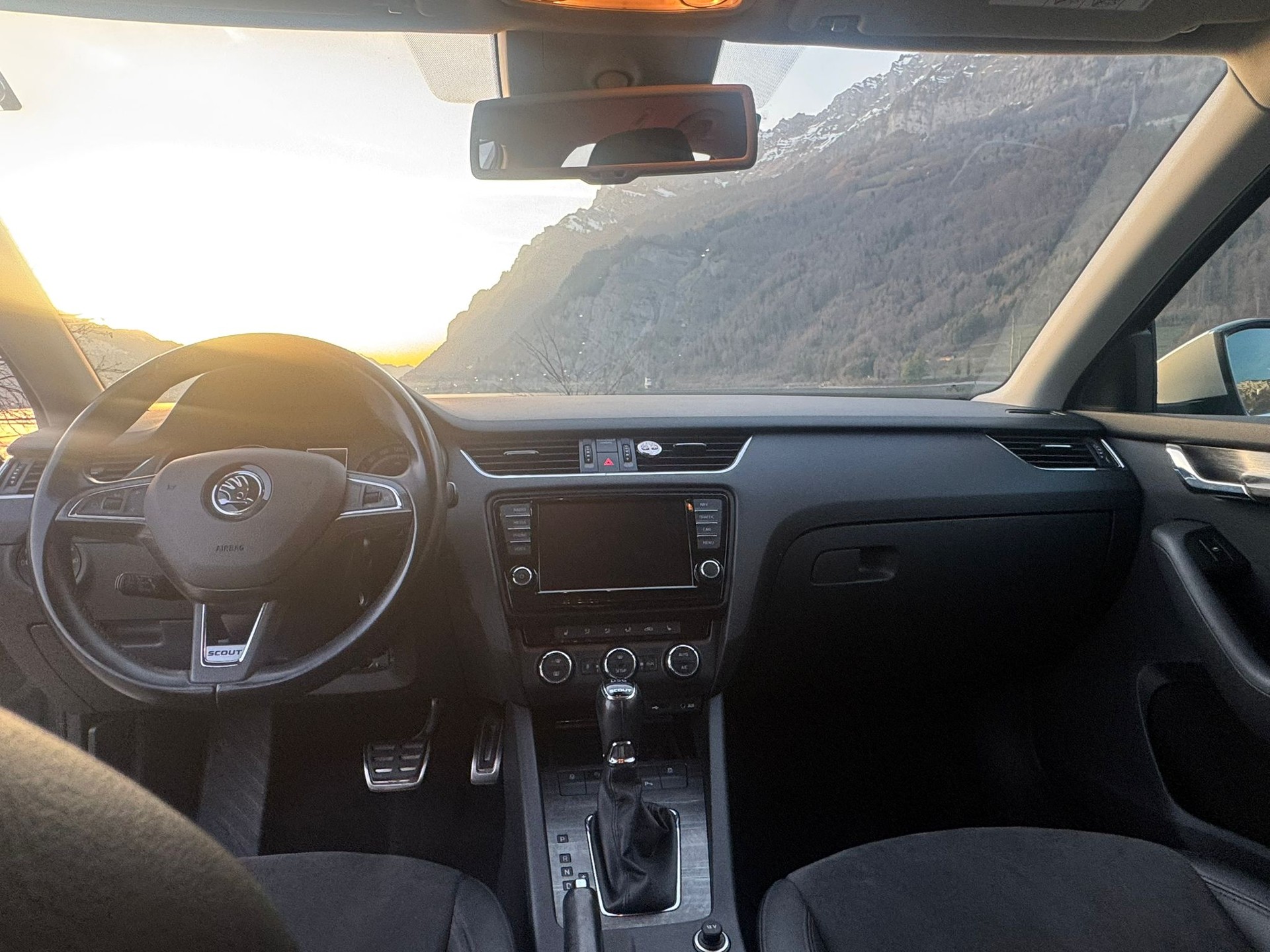 SKODA Octavia Combi 2.0 TDI Scout 4x4 DSG-image-12