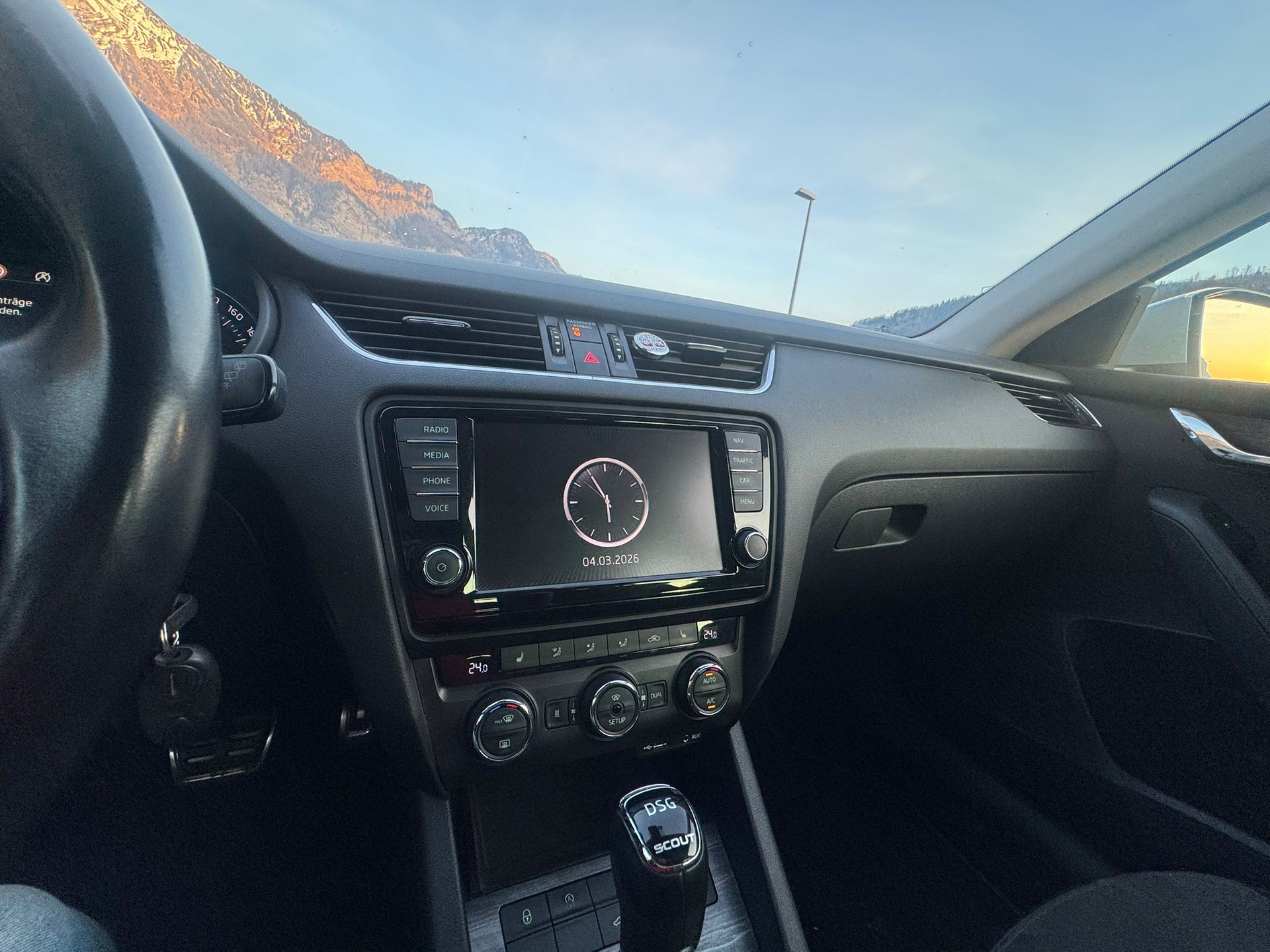 SKODA Octavia Combi 2.0 TDI Scout 4x4 DSG-image-16
