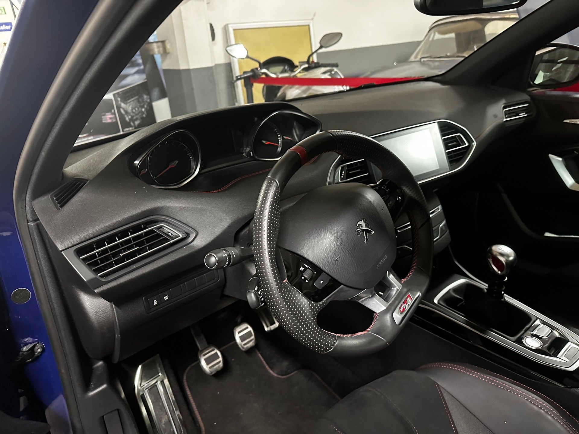 PEUGEOT 308 1.6 GTi-image-3
