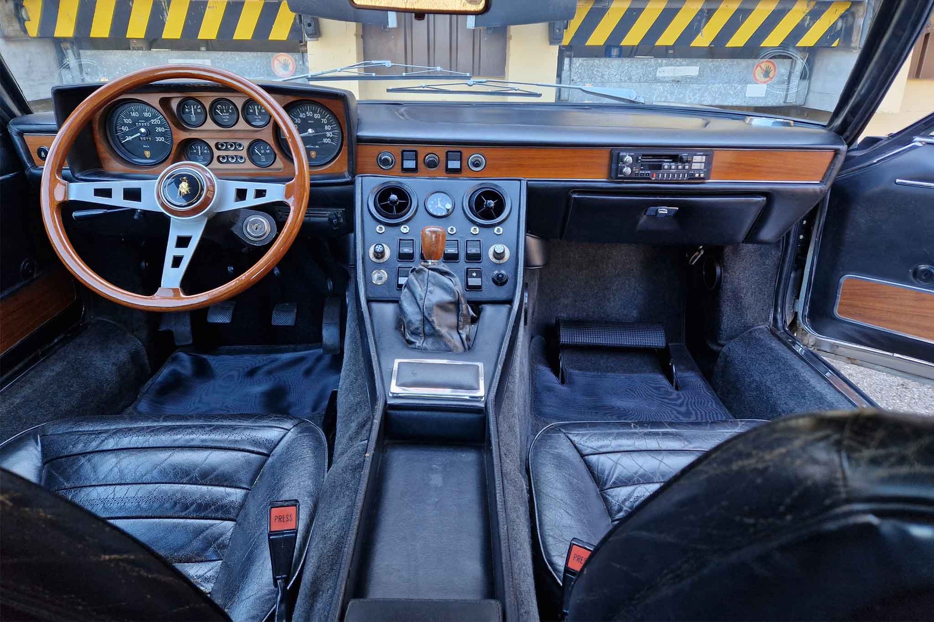 LAMBORGHINI Espada-image-12