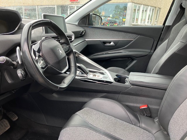 PEUGEOT 3008 1.2 PureTech Allure EAT-image-5