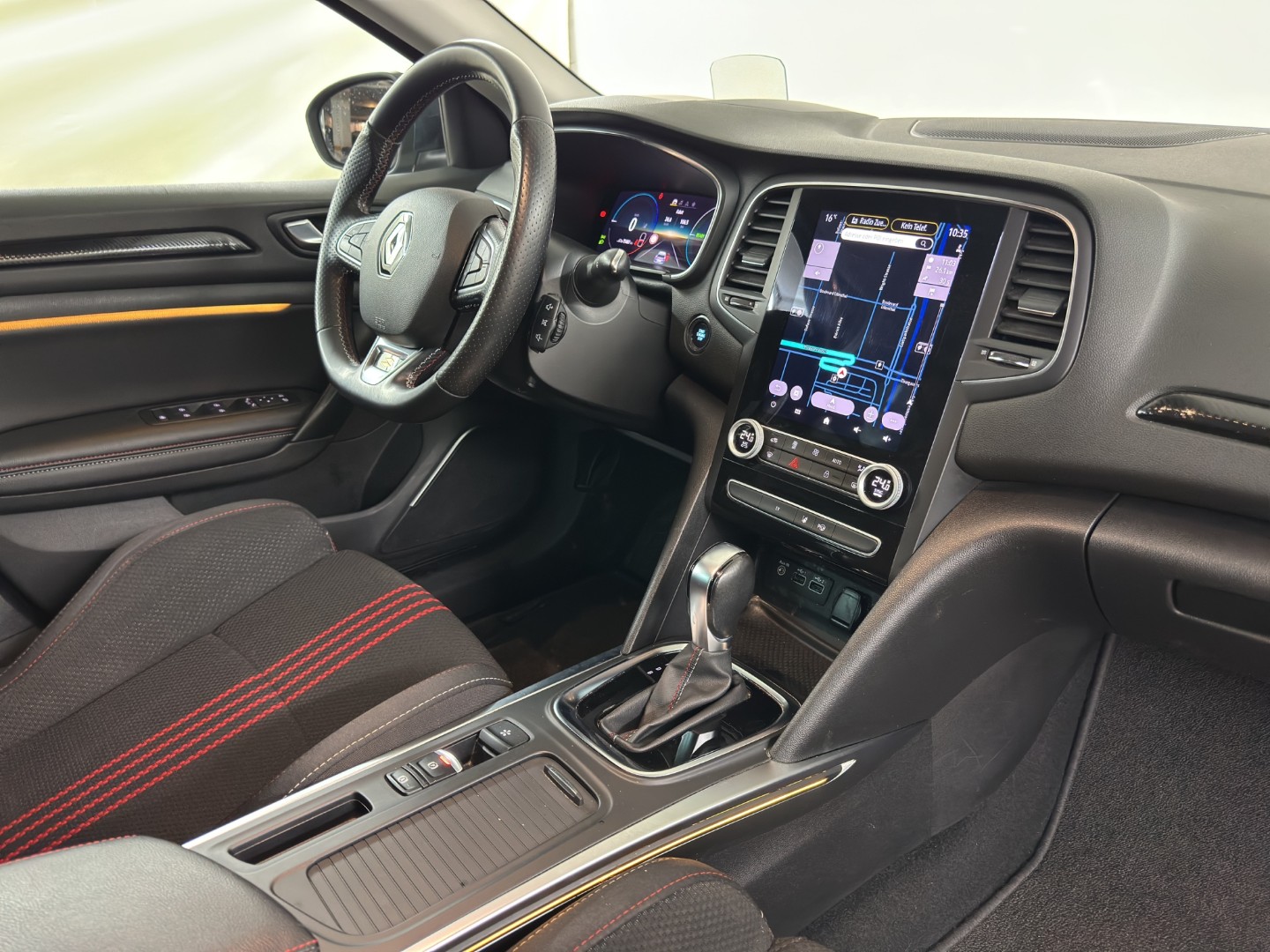 RENAULT Mégane Grandtour 1.6 E-Tech R.S. Line-image-24