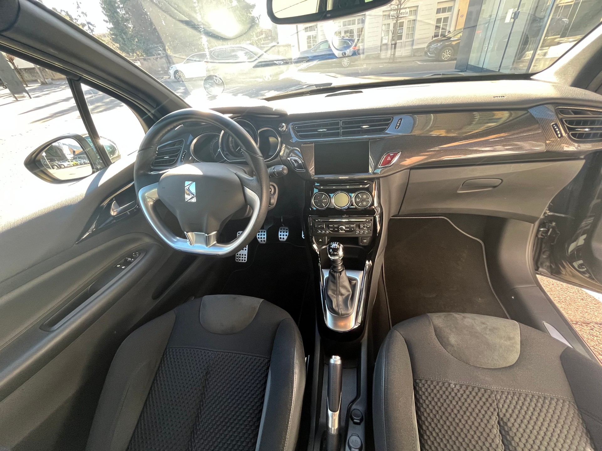 DS AUTOMOBILES DS3 1.6 THP Faubourg Addict-image-9