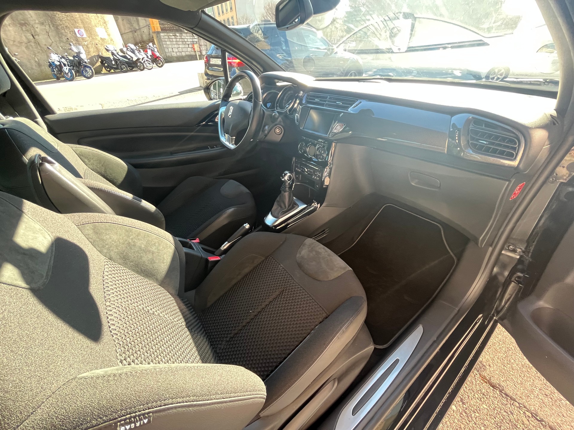 DS AUTOMOBILES DS3 1.6 THP Faubourg Addict-image-10