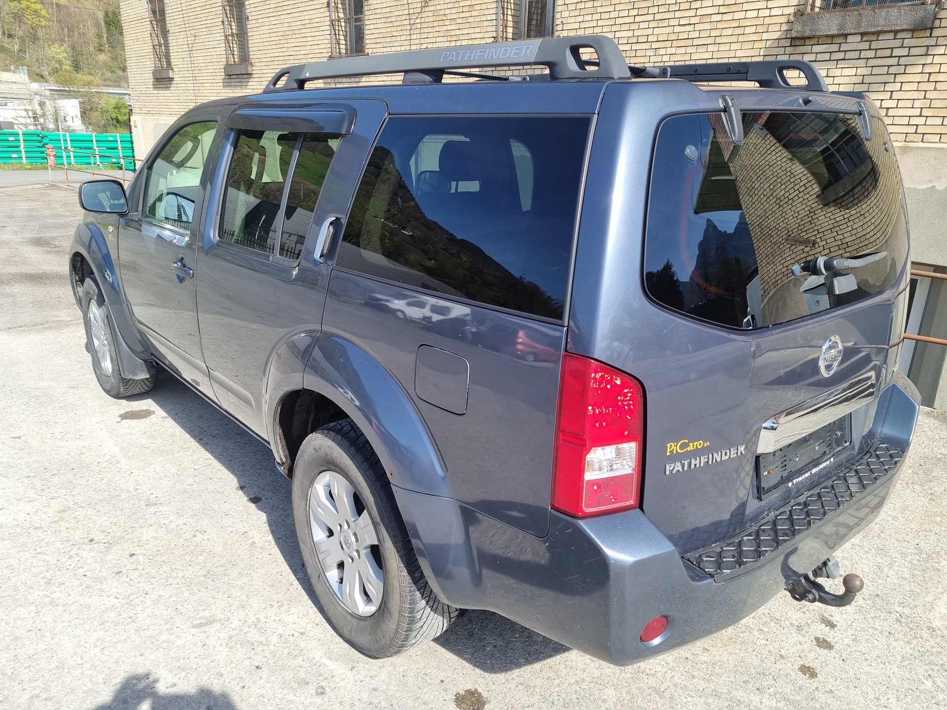 NISSAN Pathfinder 2.5 dCi LE-image-1