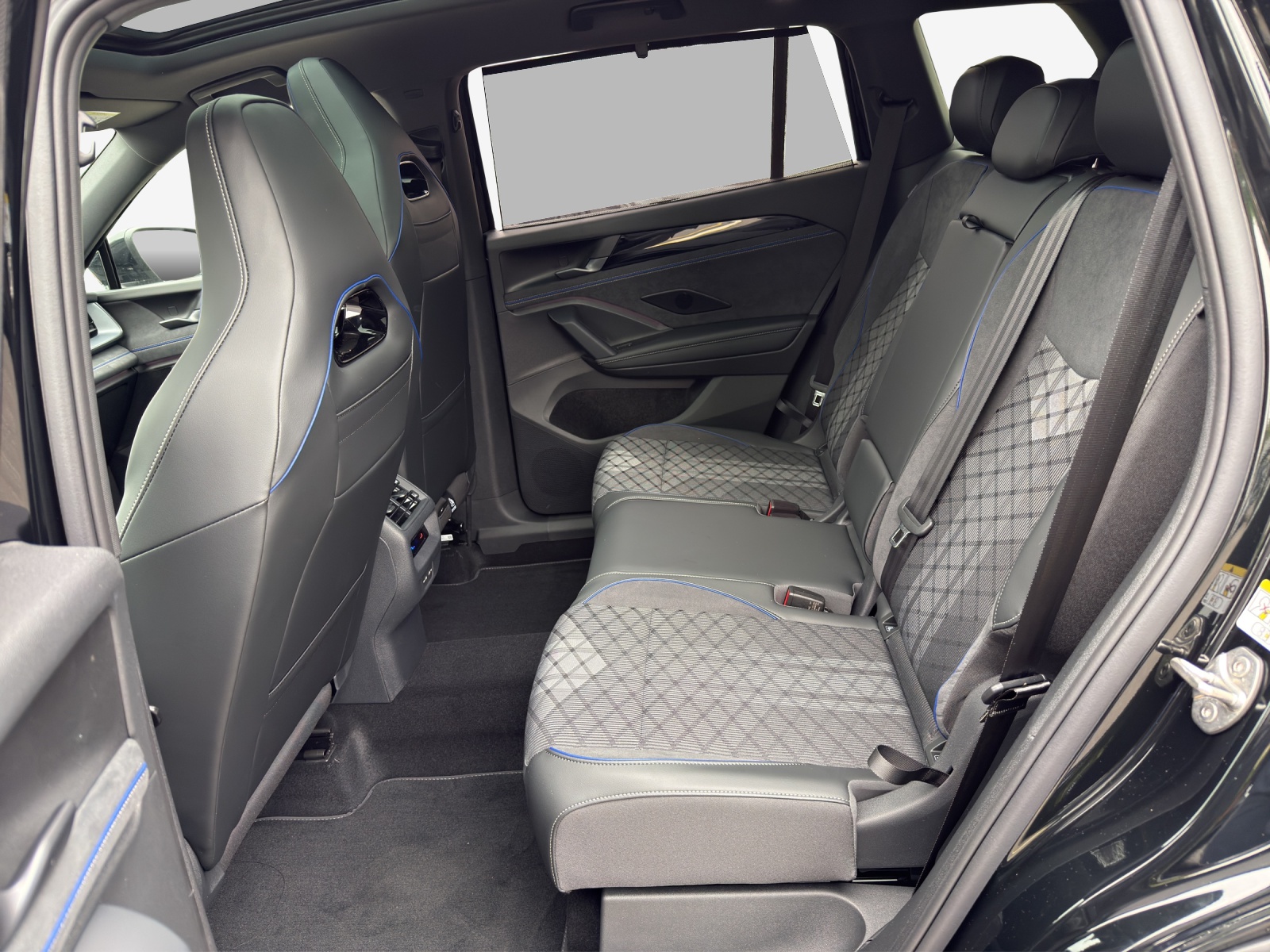 VW Tayron 1.5 TSI evo2 eHybrid R-Line DSG-image-11