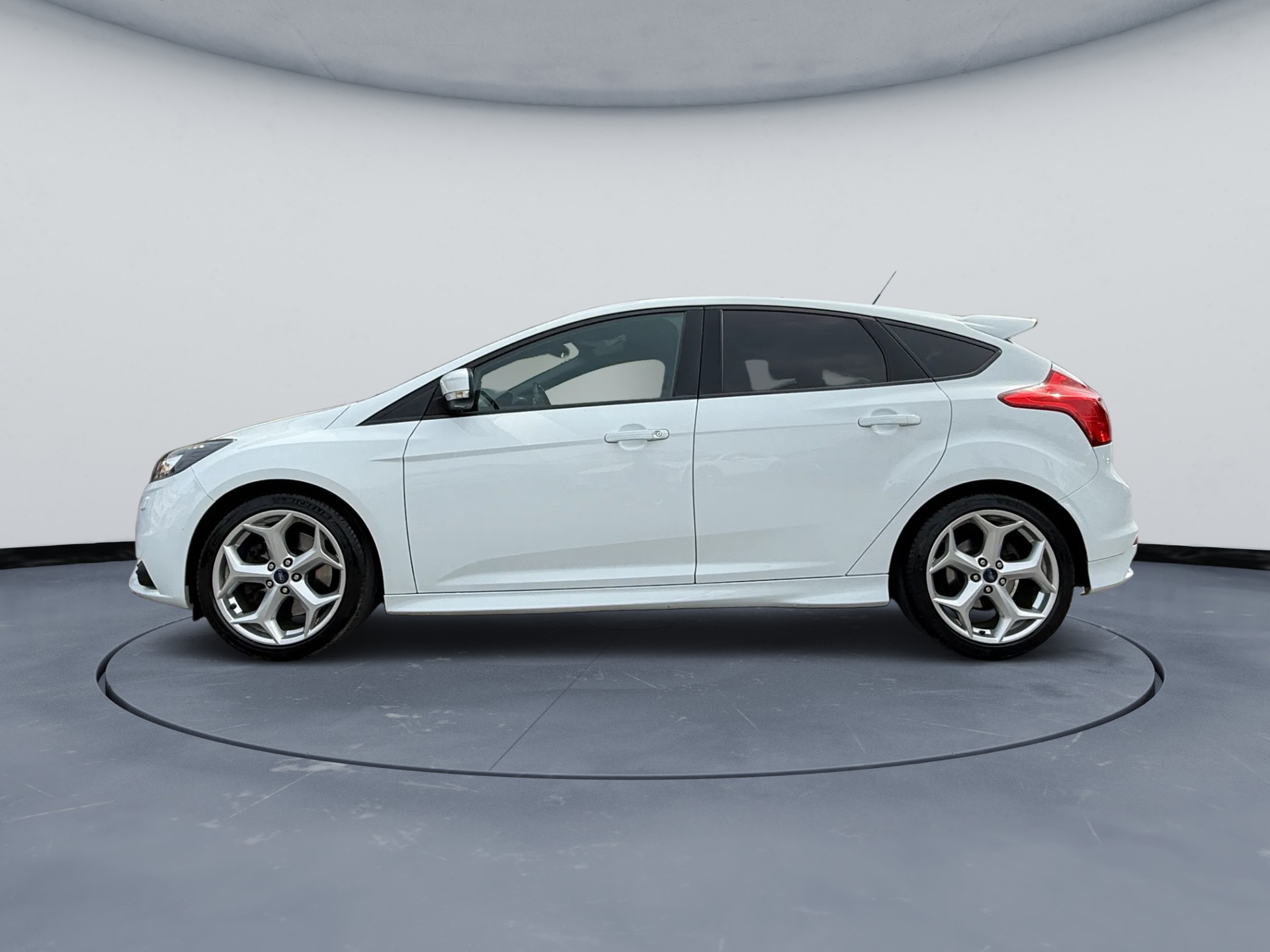 FORD Focus 2.0 SCTi ST-2-image-7