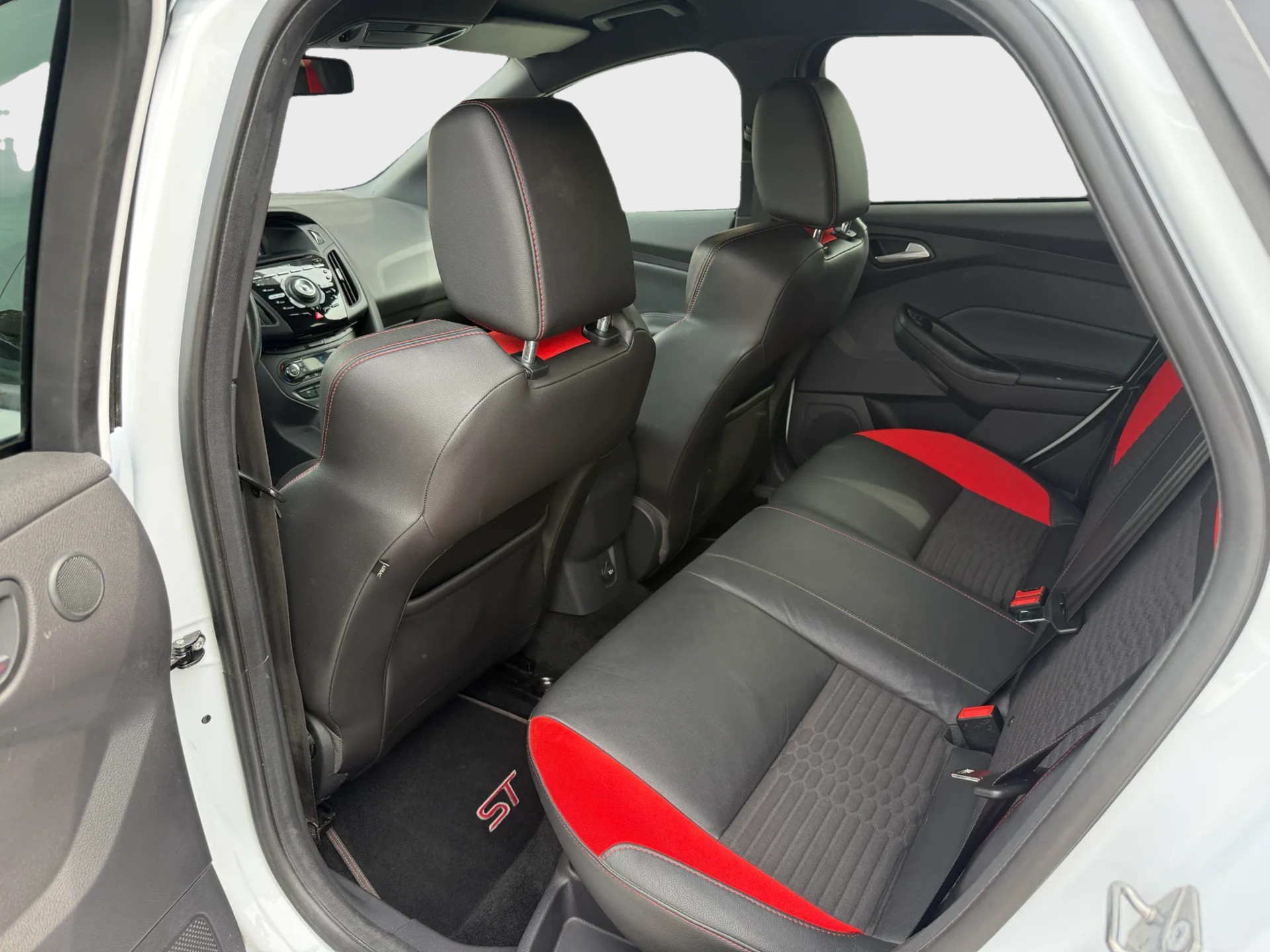FORD Focus 2.0 SCTi ST-2-image-14